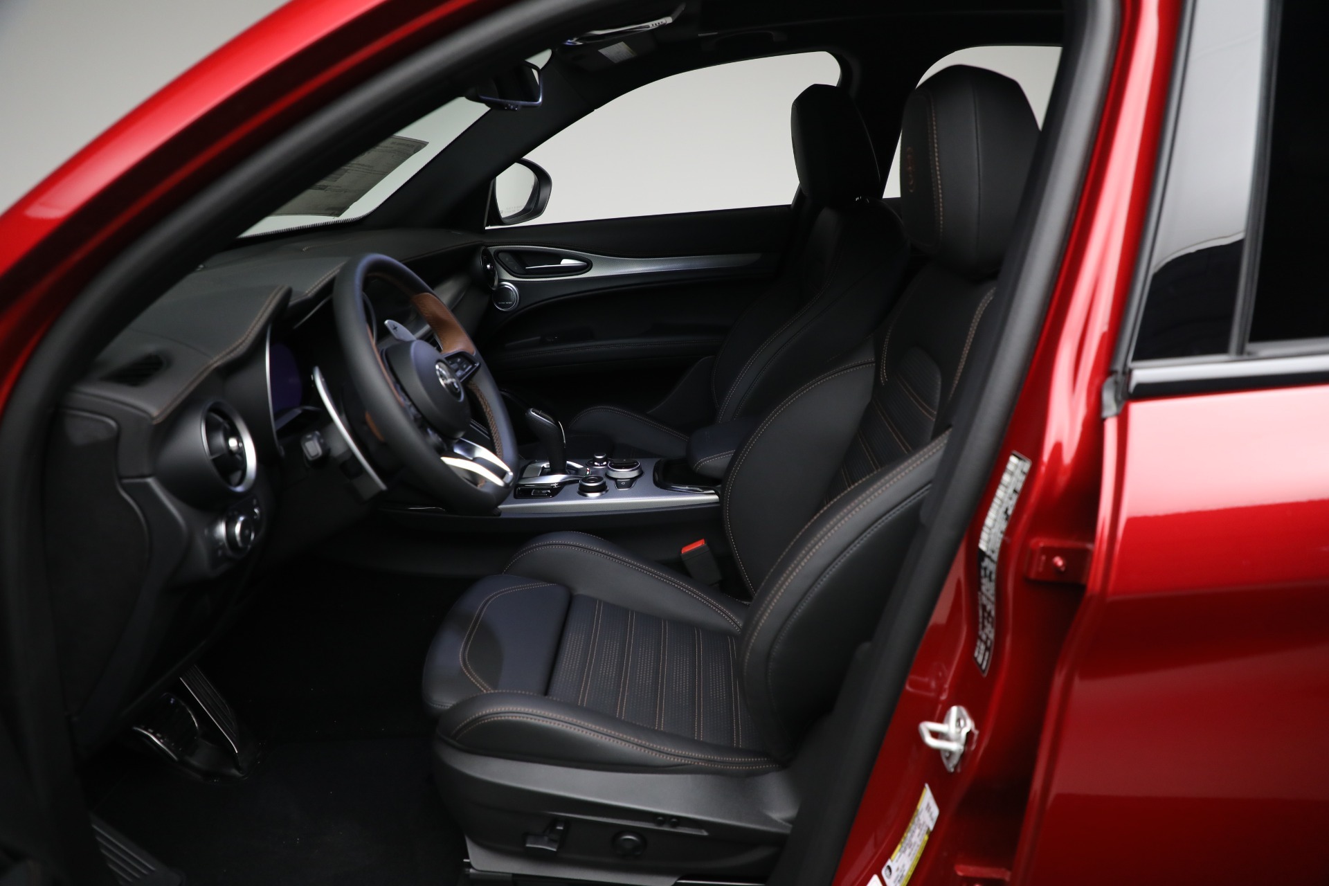New-2025-Alfa-Romeo-Stelvio-Intensa