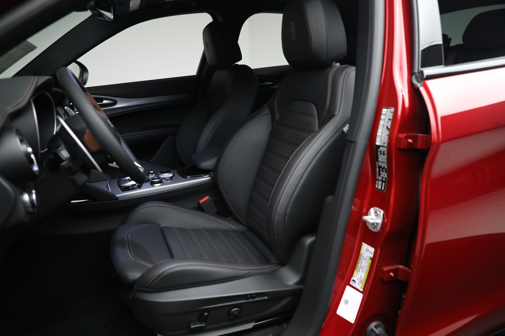 New-2025-Alfa-Romeo-Stelvio-Intensa