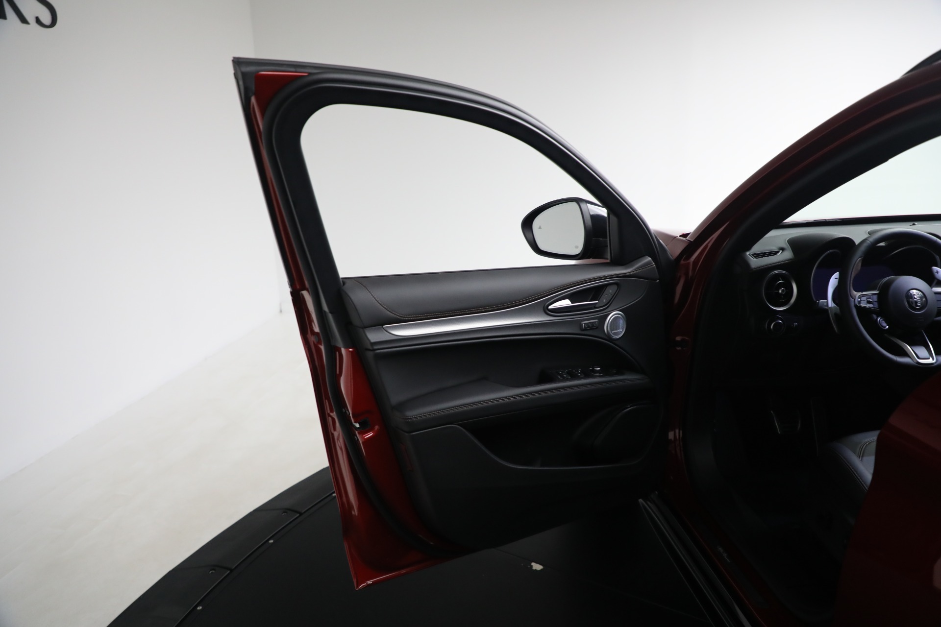 New-2025-Alfa-Romeo-Stelvio-Intensa