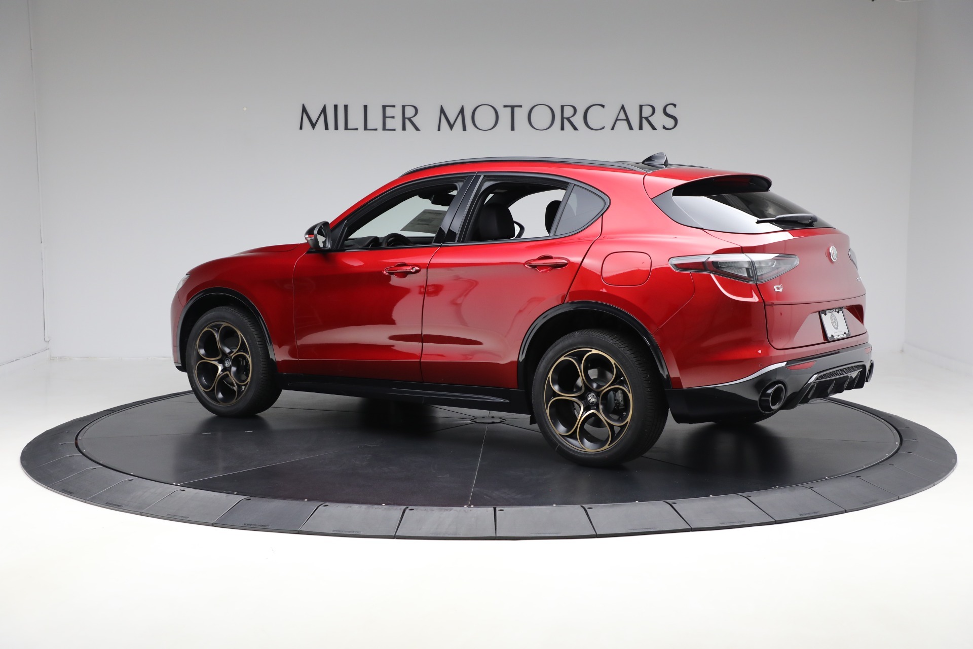 New-2025-Alfa-Romeo-Stelvio-Intensa