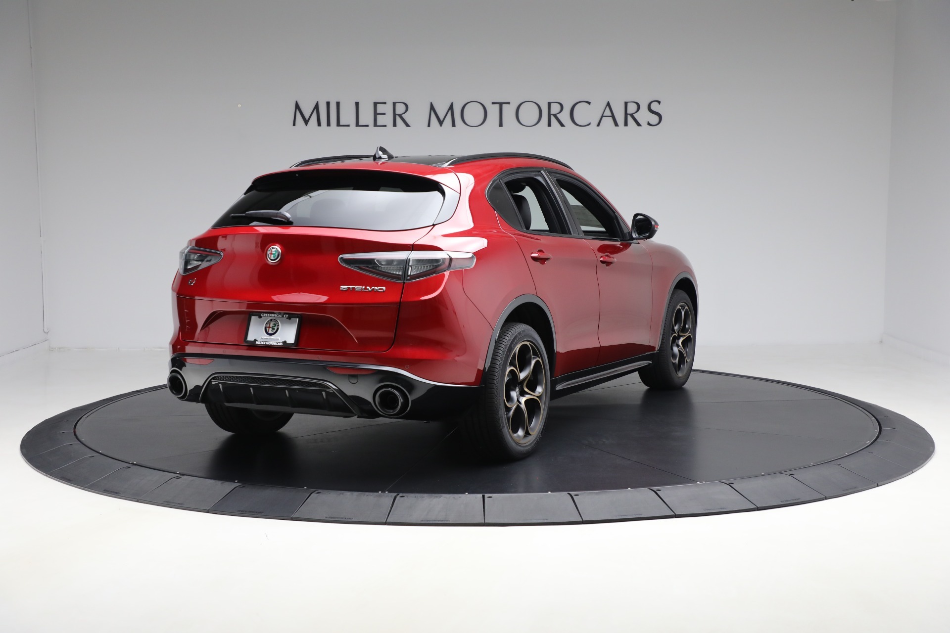 New-2025-Alfa-Romeo-Stelvio-Intensa