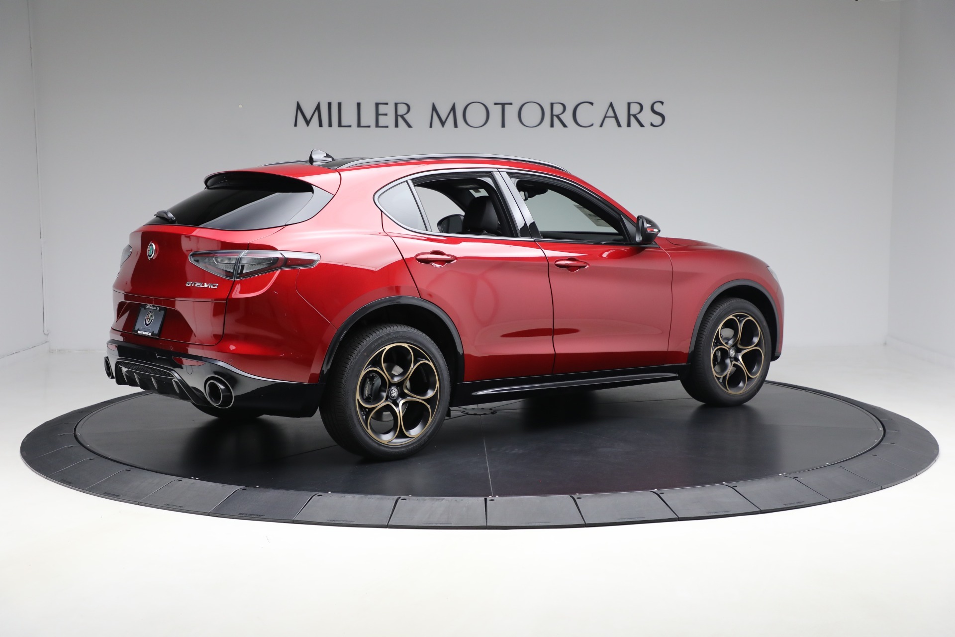 New-2025-Alfa-Romeo-Stelvio-Intensa