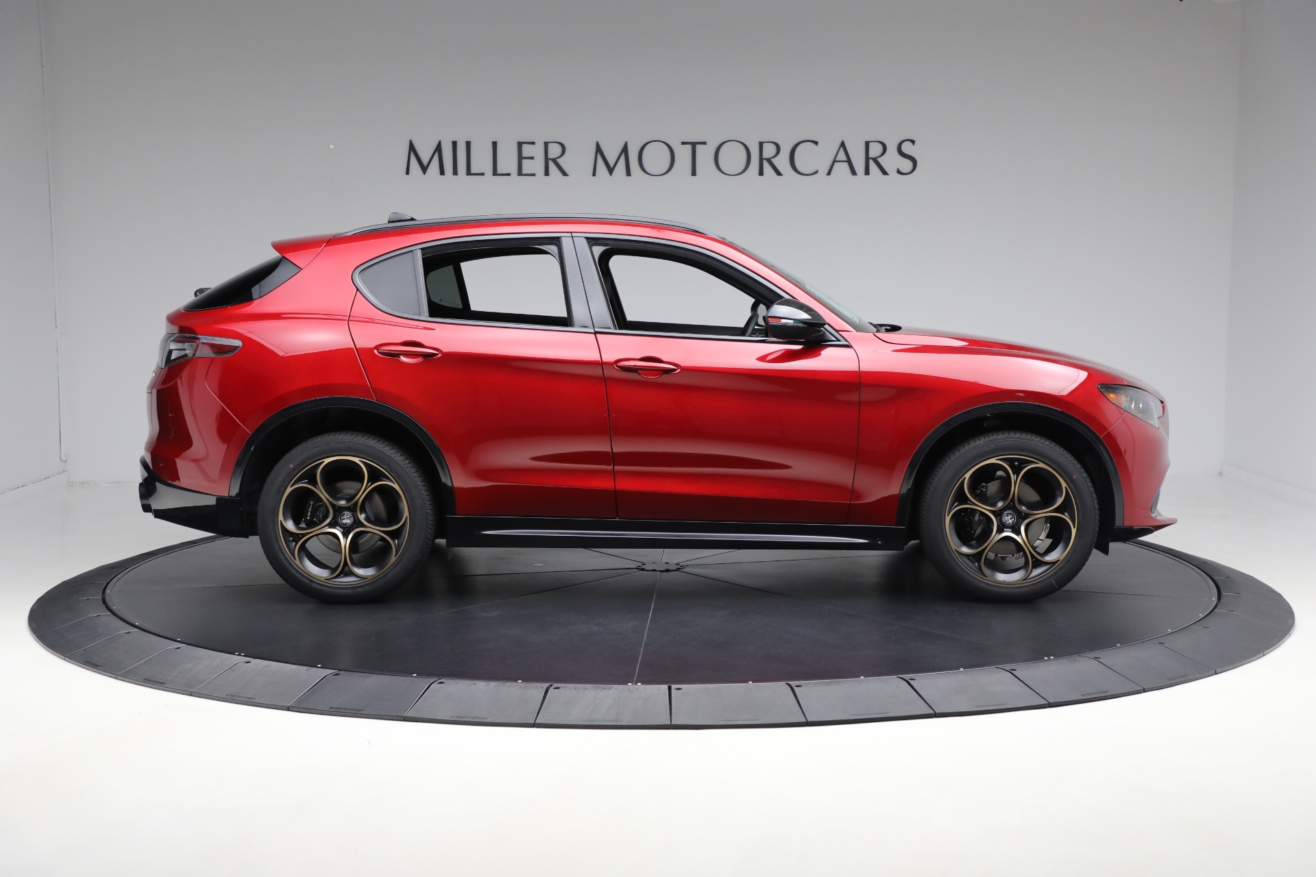 New-2025-Alfa-Romeo-Stelvio-Intensa