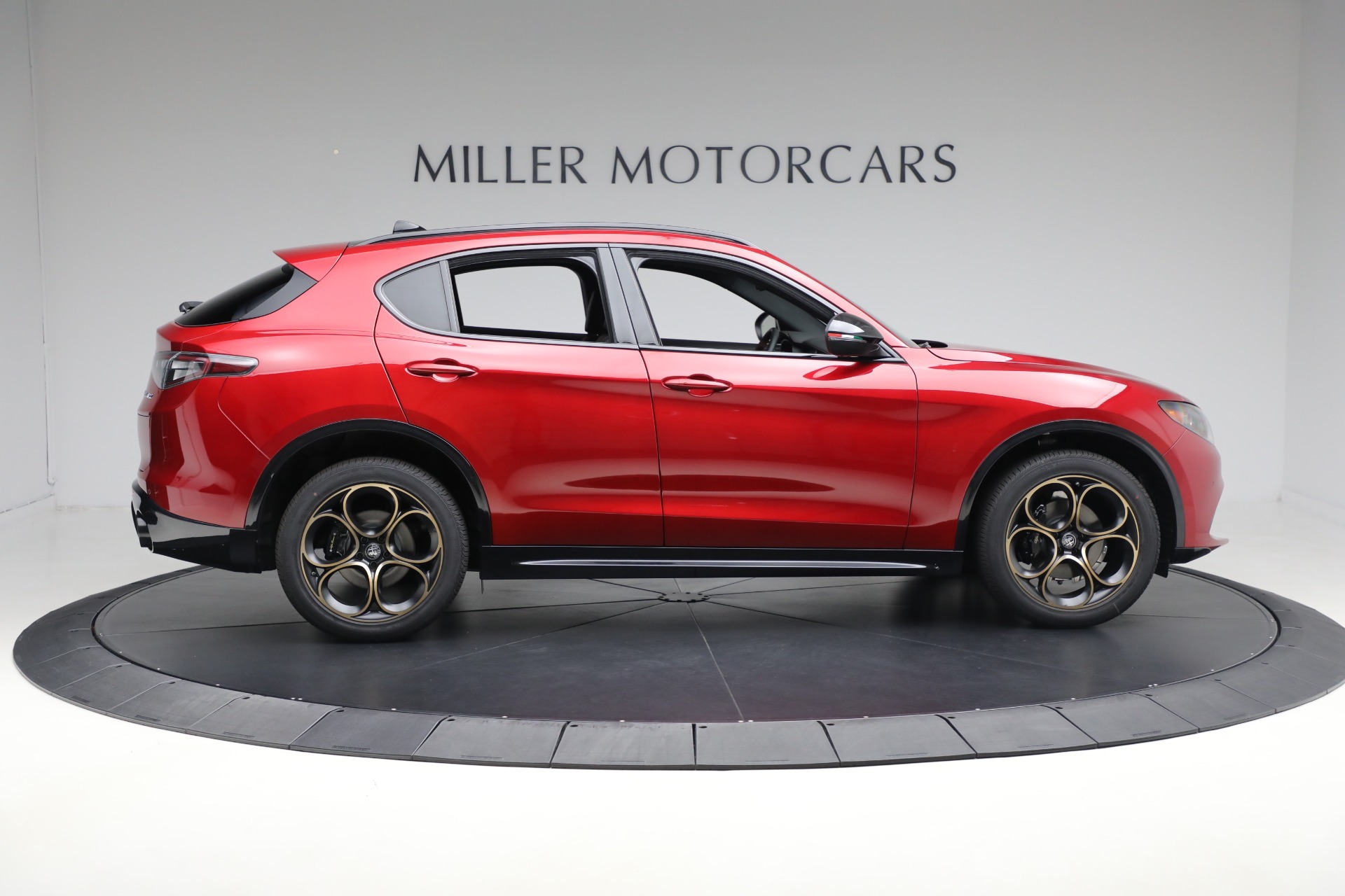 New-2025-Alfa-Romeo-Stelvio-Intensa