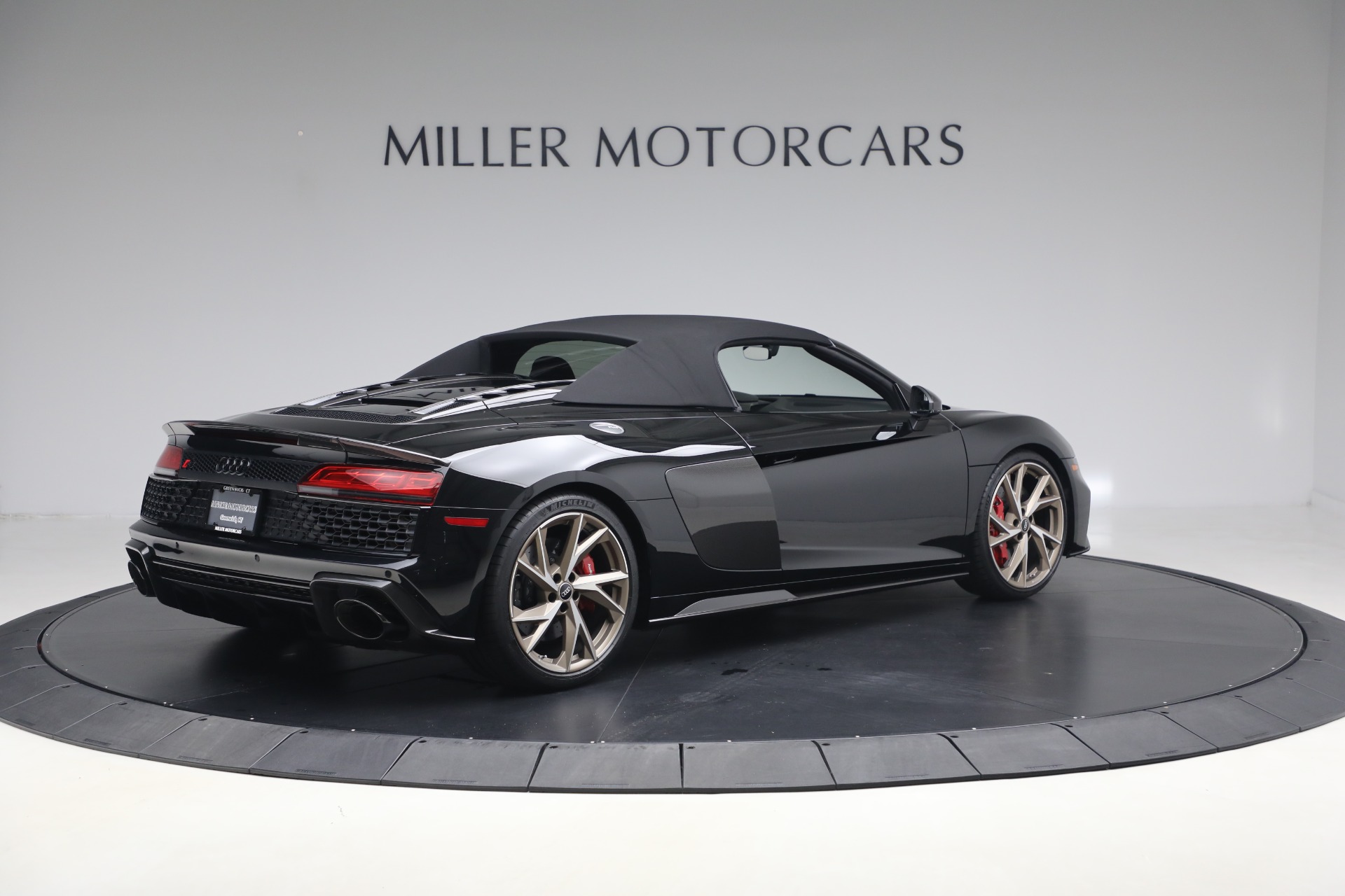 Used-2023-Audi-R8-52-quattro-V10-perform-Spyder