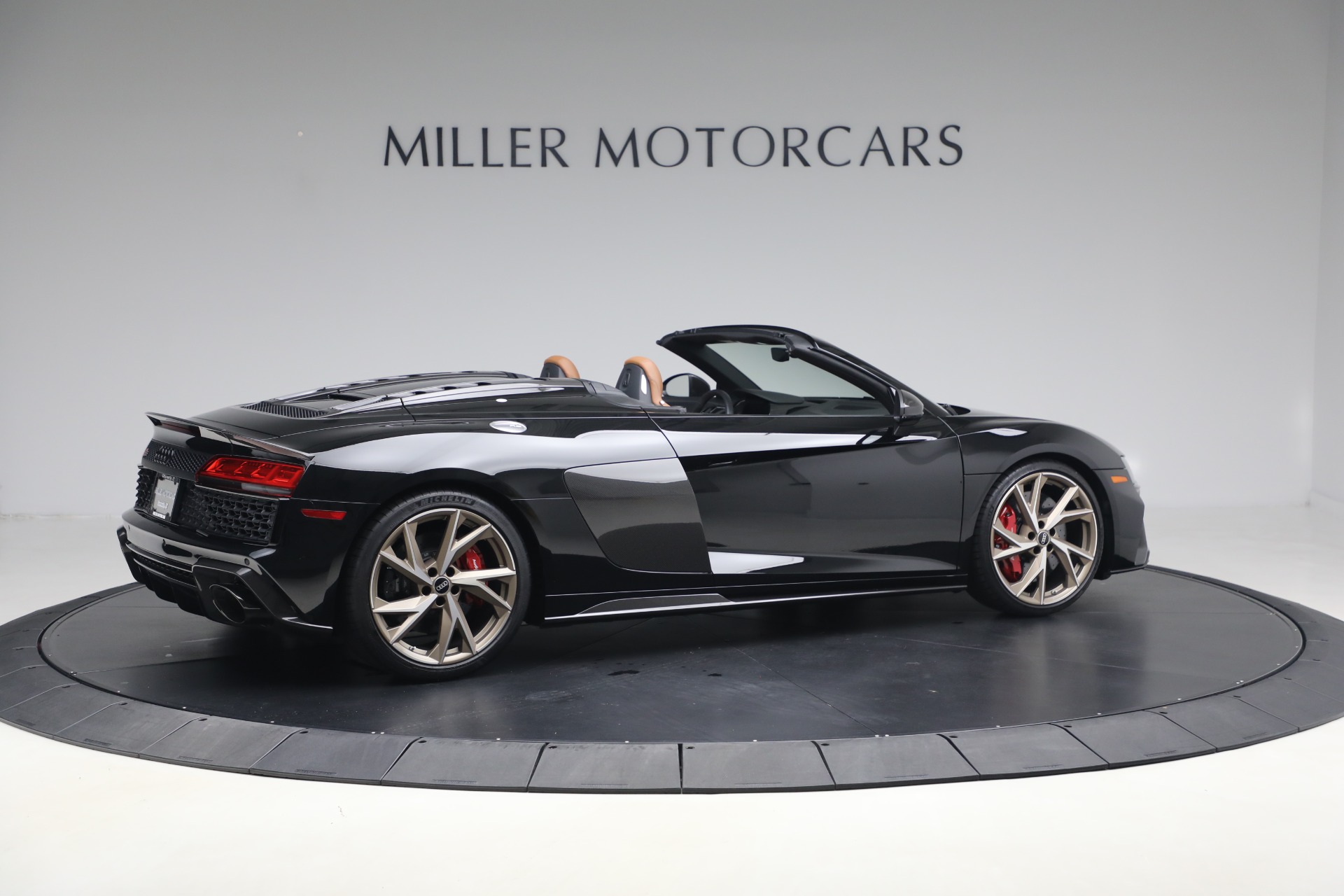 Used-2023-Audi-R8-52-quattro-V10-perform-Spyder
