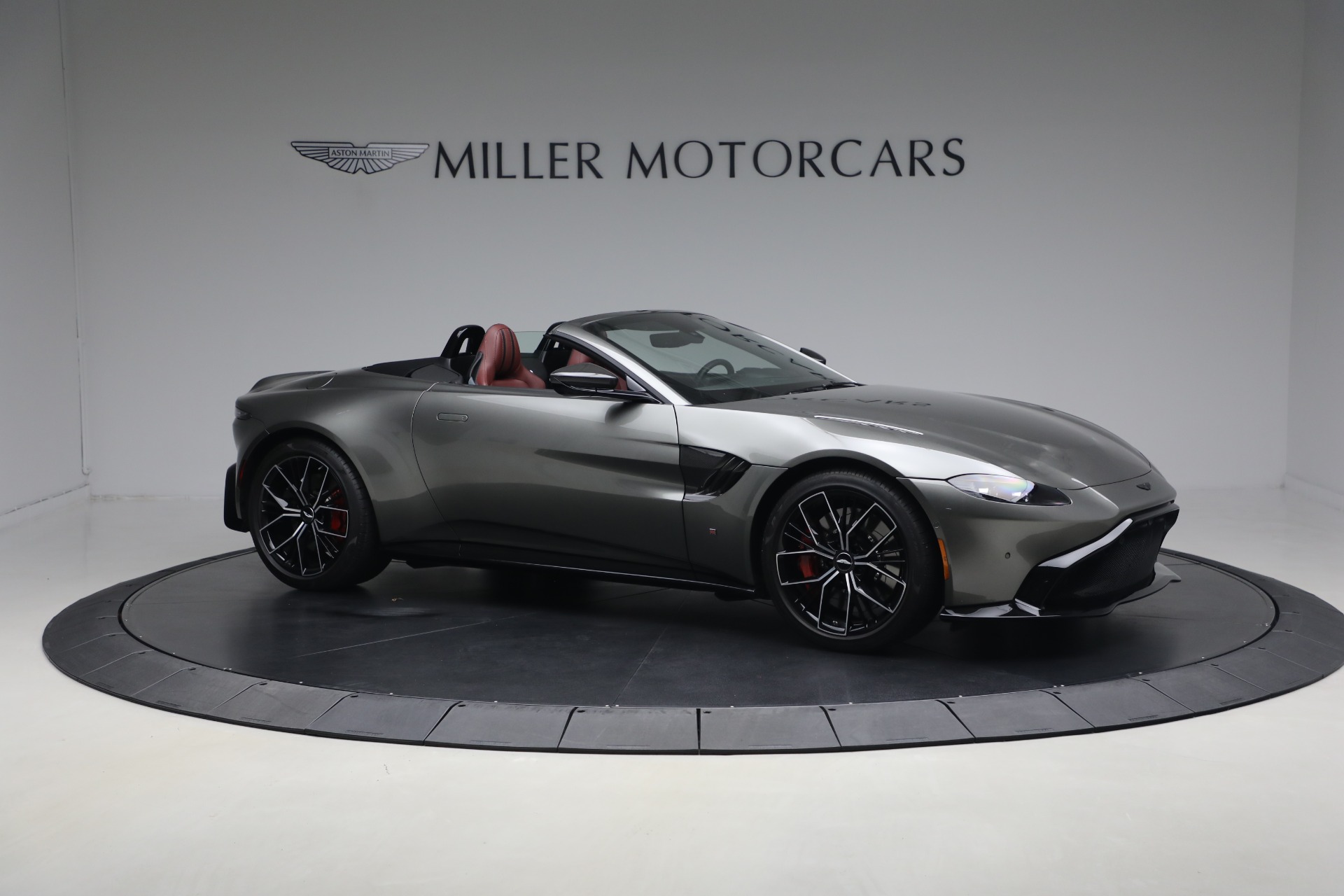 Used-2021-Aston-Martin-Vantage