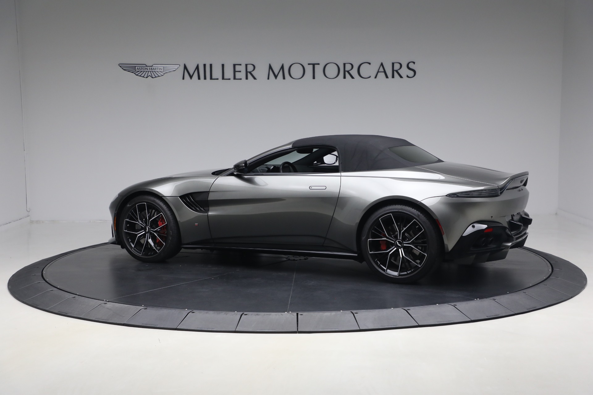 Used-2021-Aston-Martin-Vantage