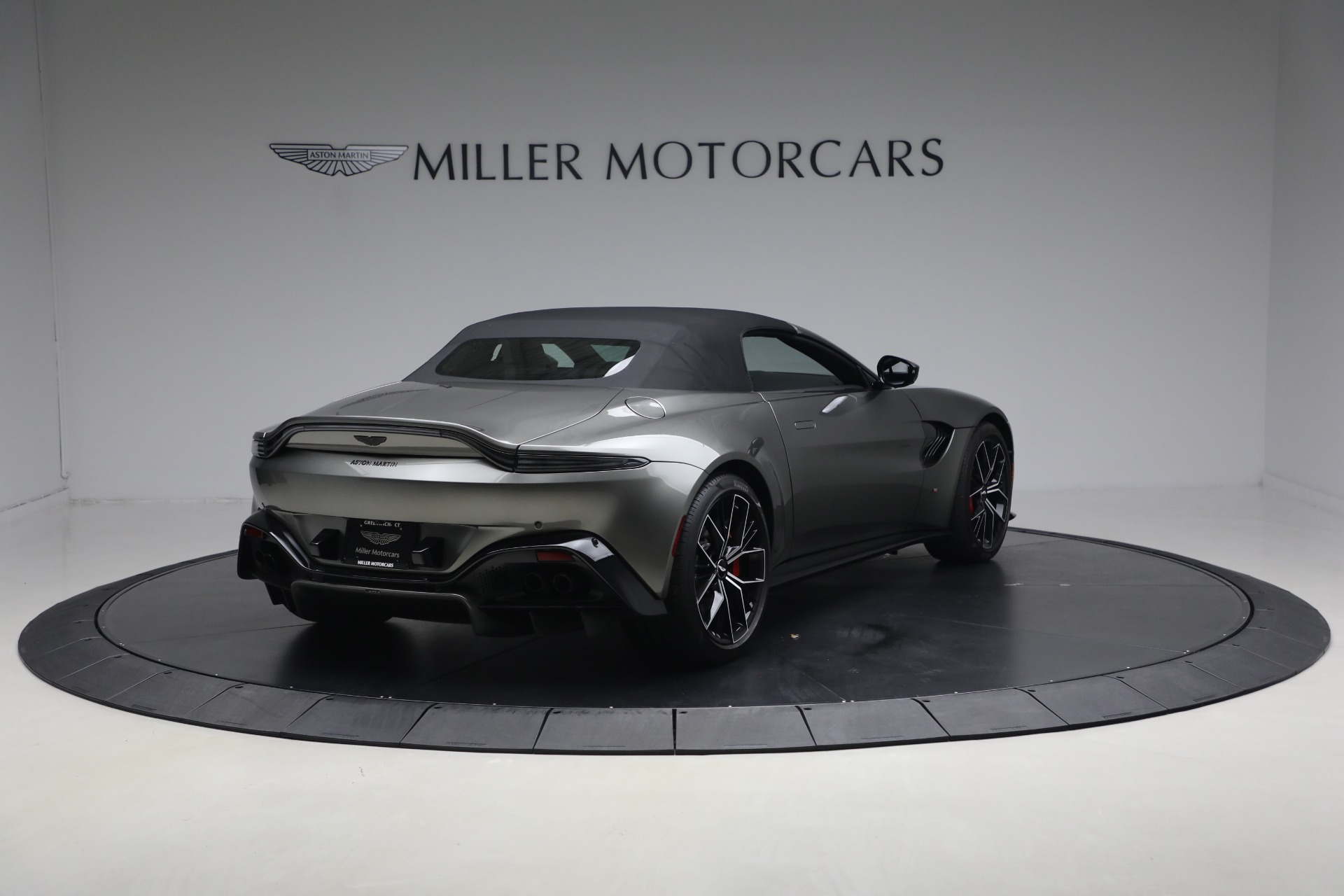 Used-2021-Aston-Martin-Vantage