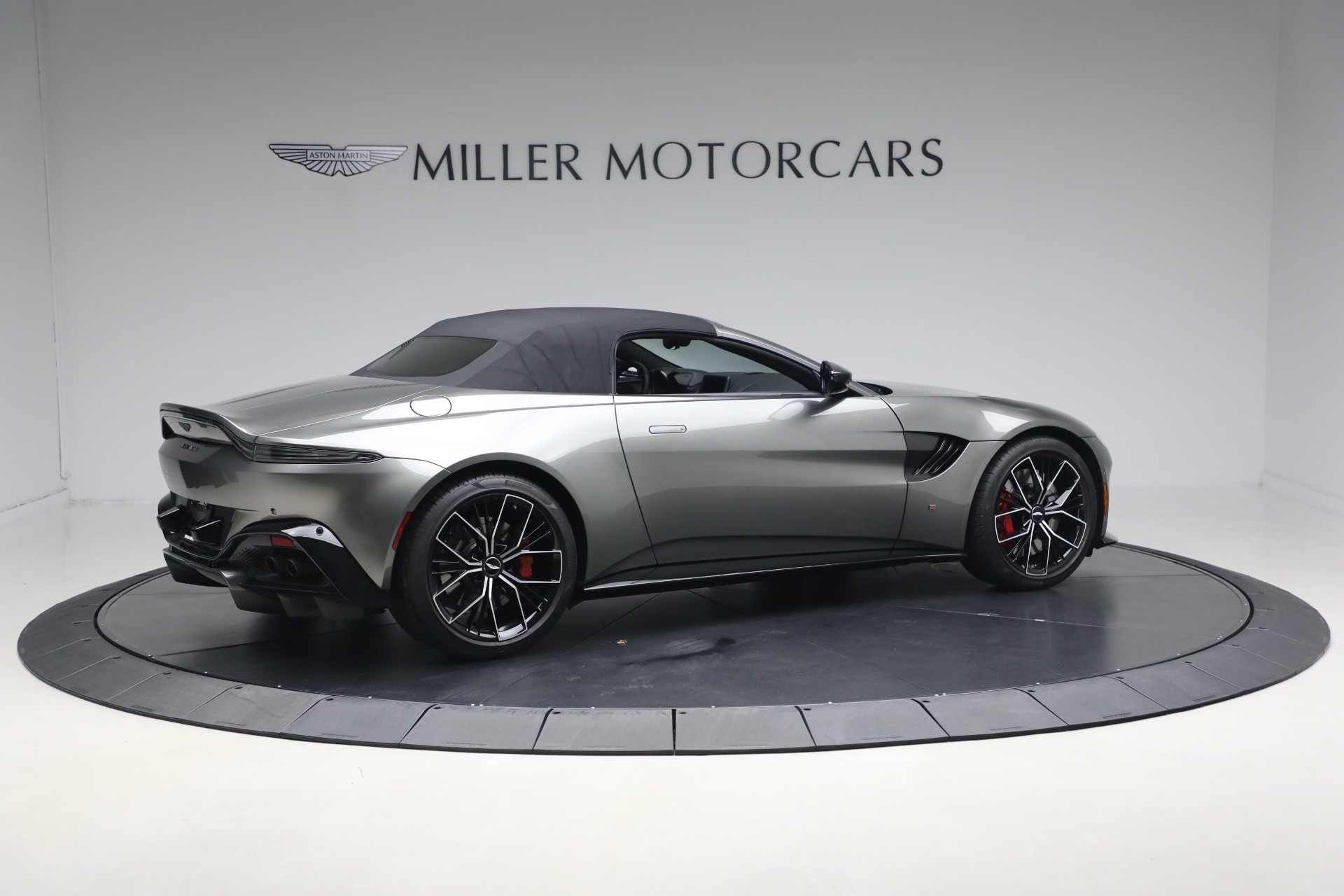 Used-2021-Aston-Martin-Vantage