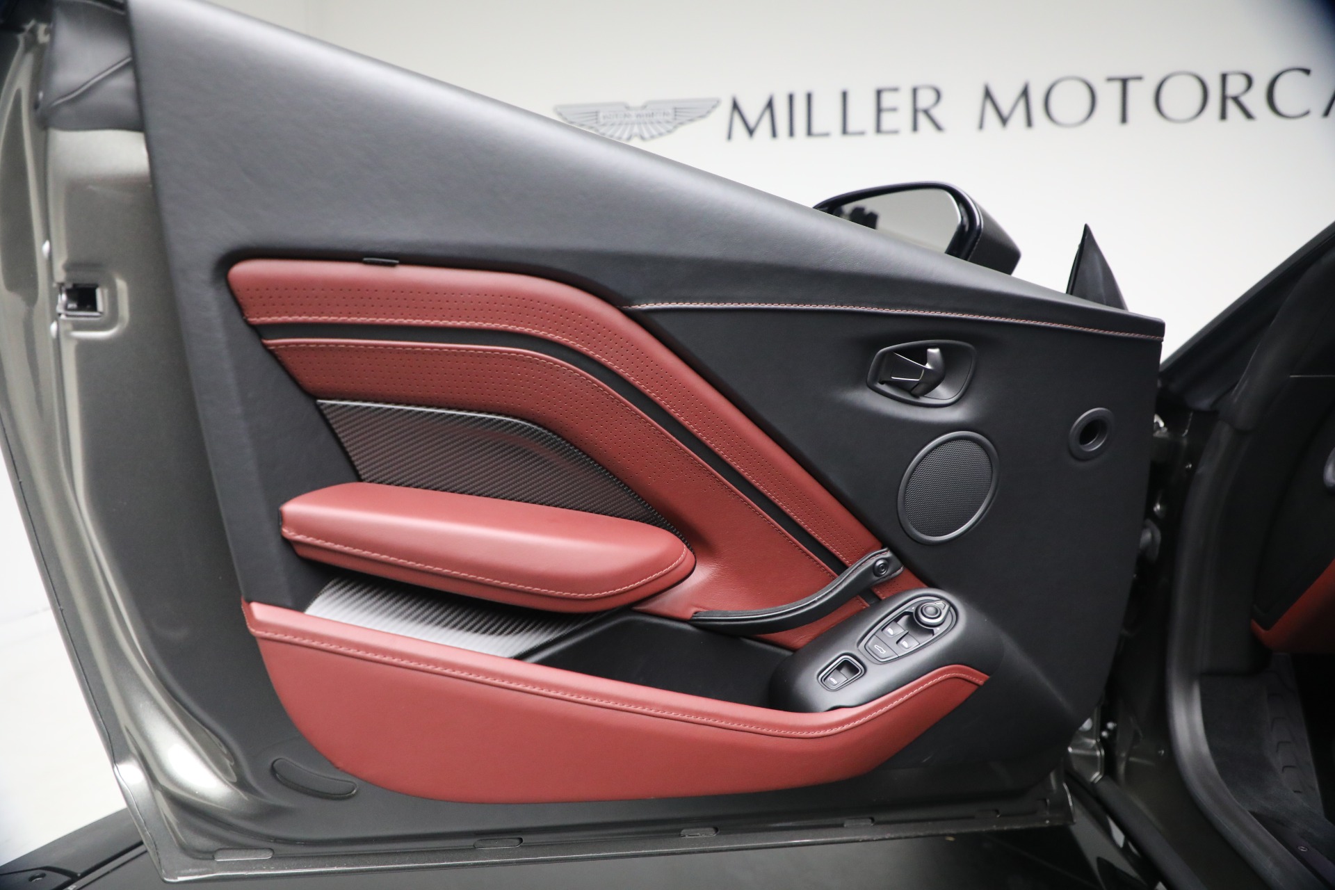 Used-2021-Aston-Martin-Vantage