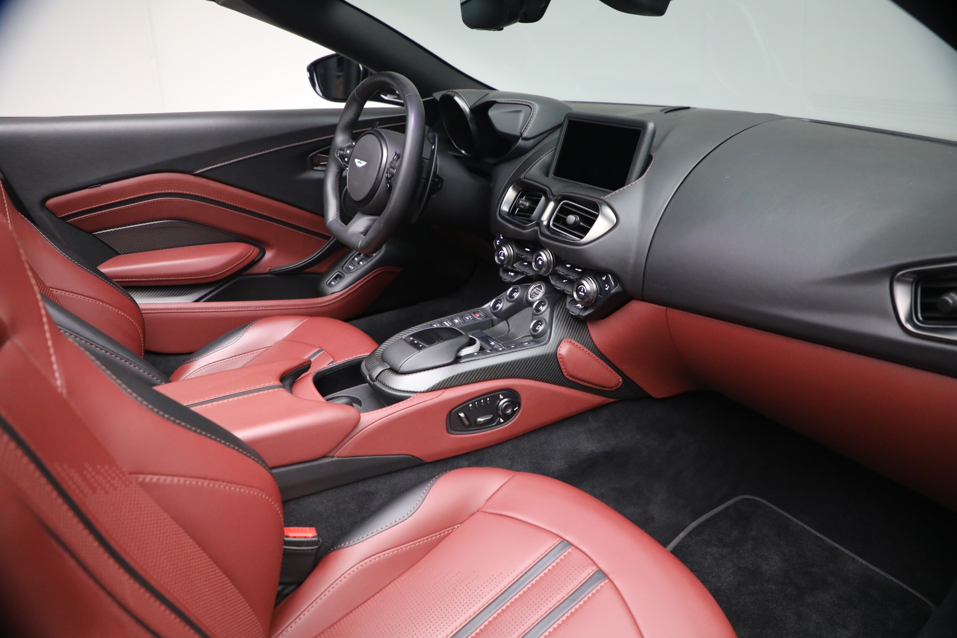 Used-2021-Aston-Martin-Vantage