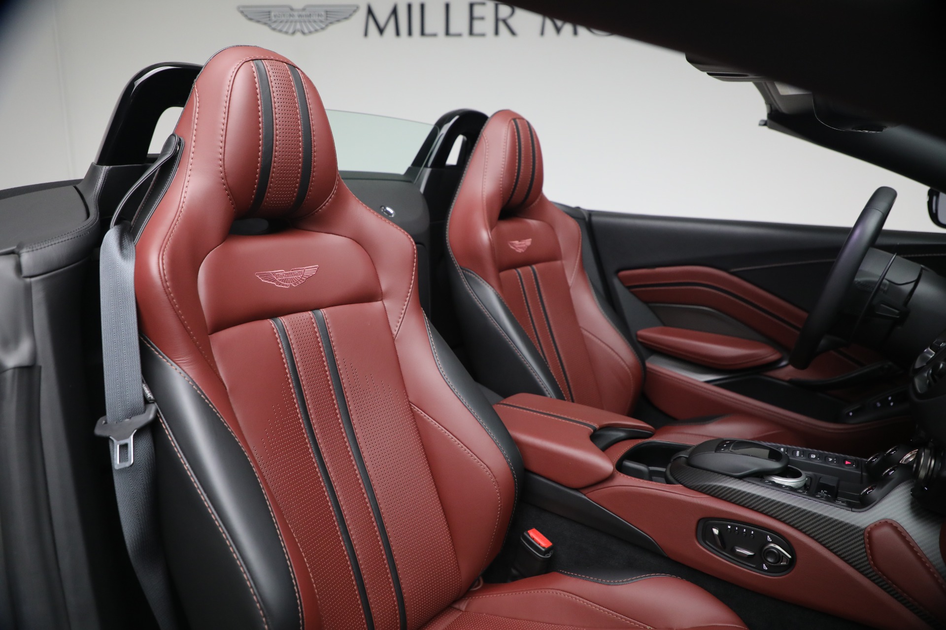 Used-2021-Aston-Martin-Vantage