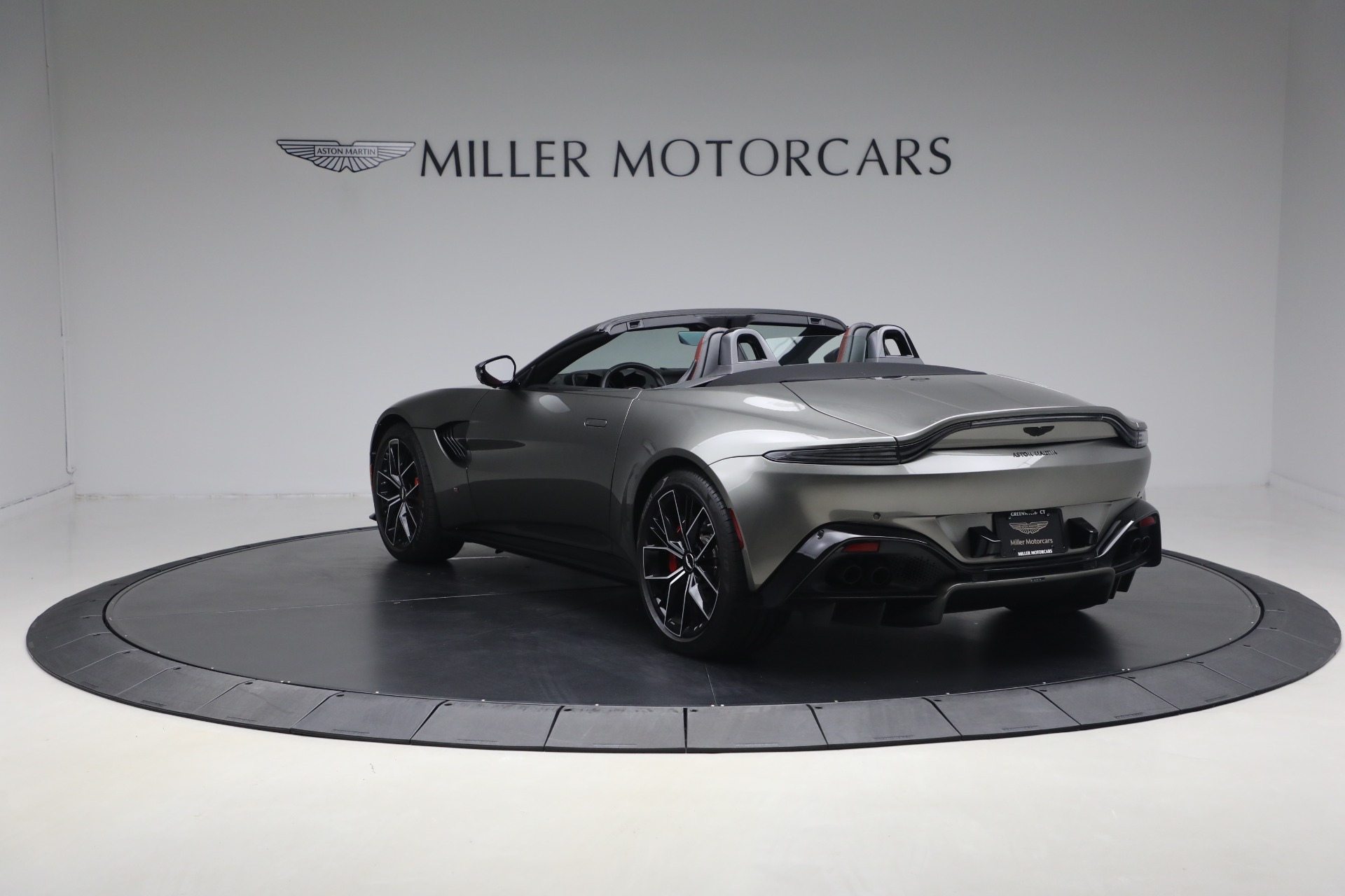 Used-2021-Aston-Martin-Vantage