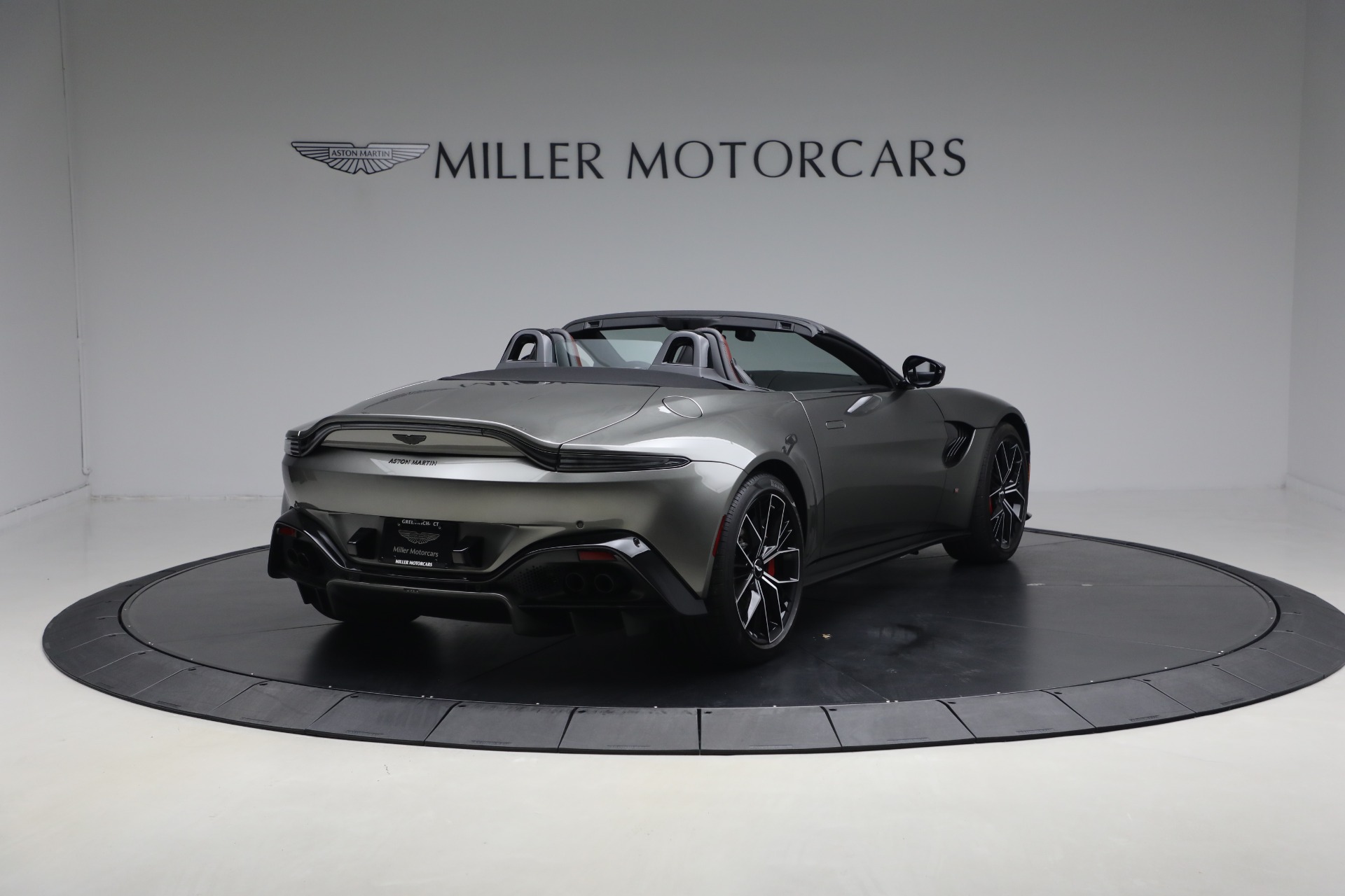 Used-2021-Aston-Martin-Vantage