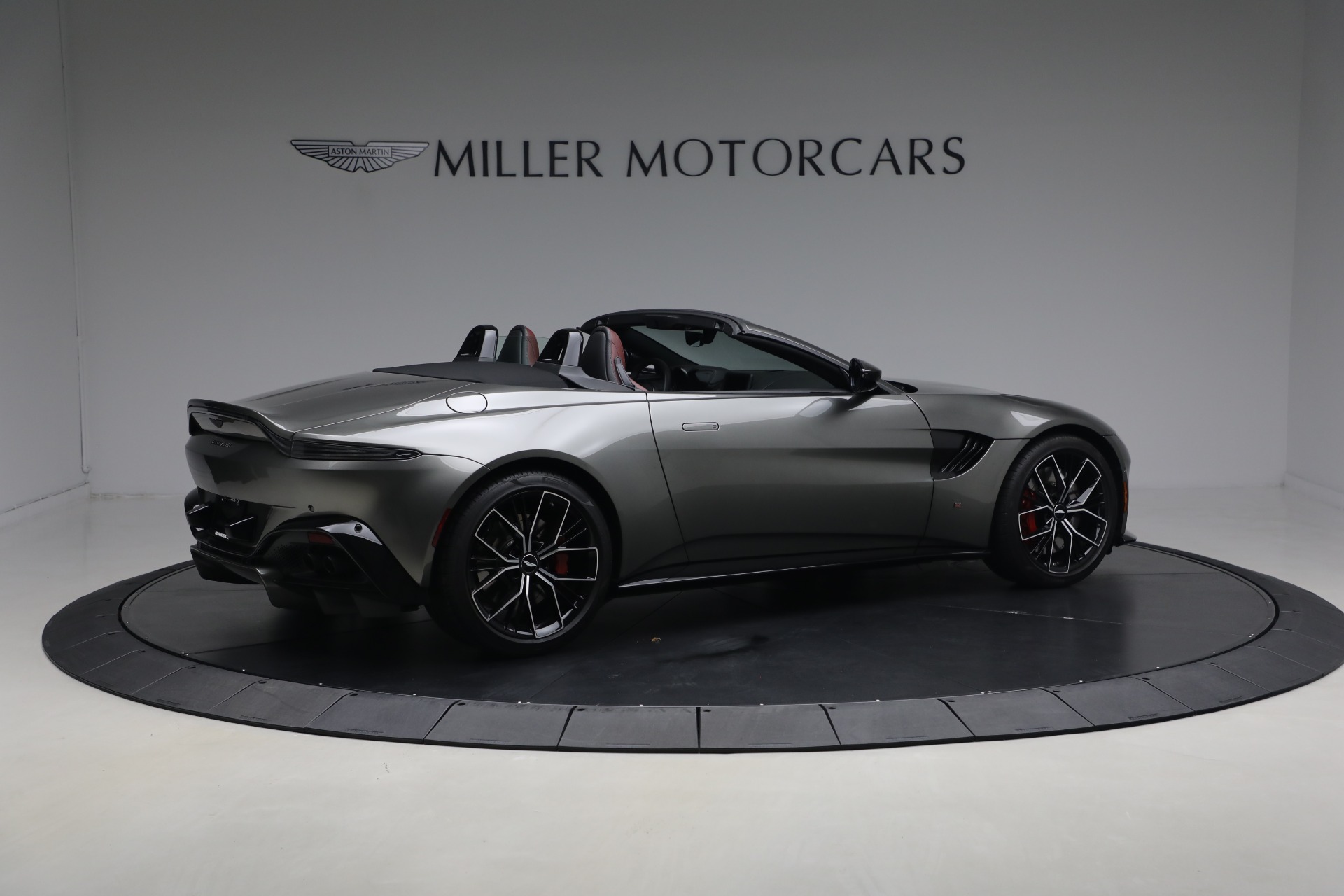 Used-2021-Aston-Martin-Vantage
