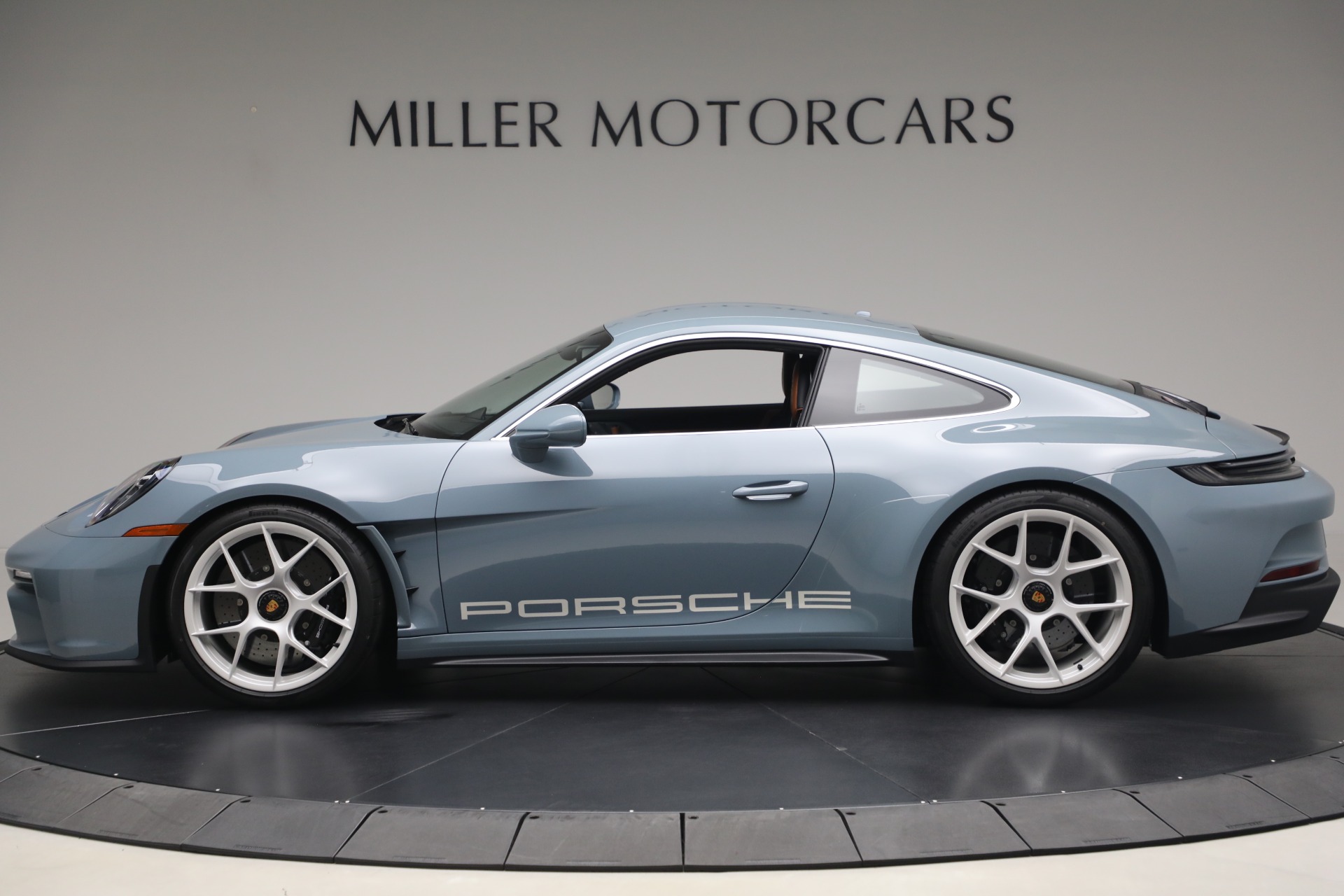 Used-2024-Porsche-911-S/T