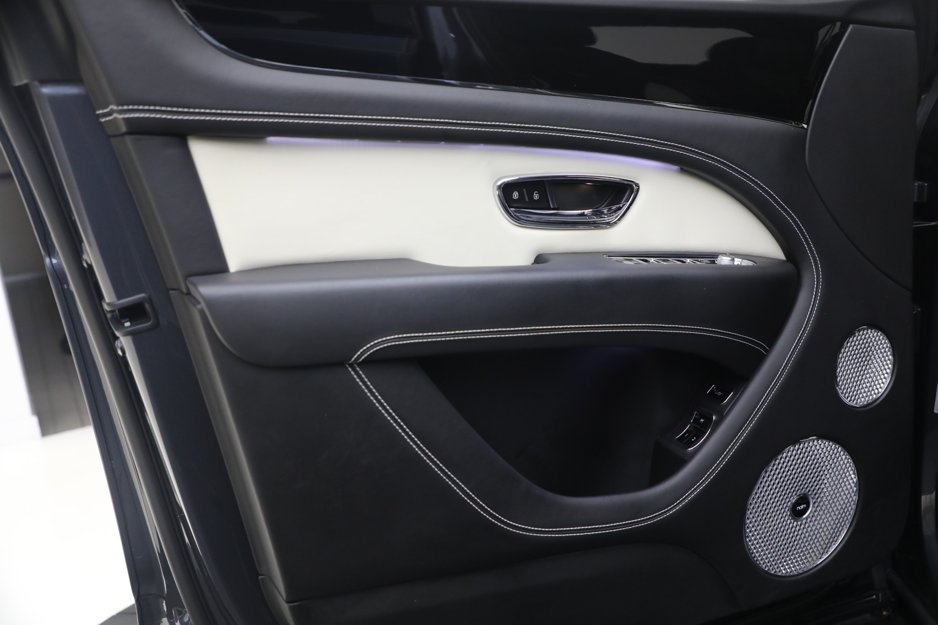 Used-2023-Bentley-Bentayga-S-V8