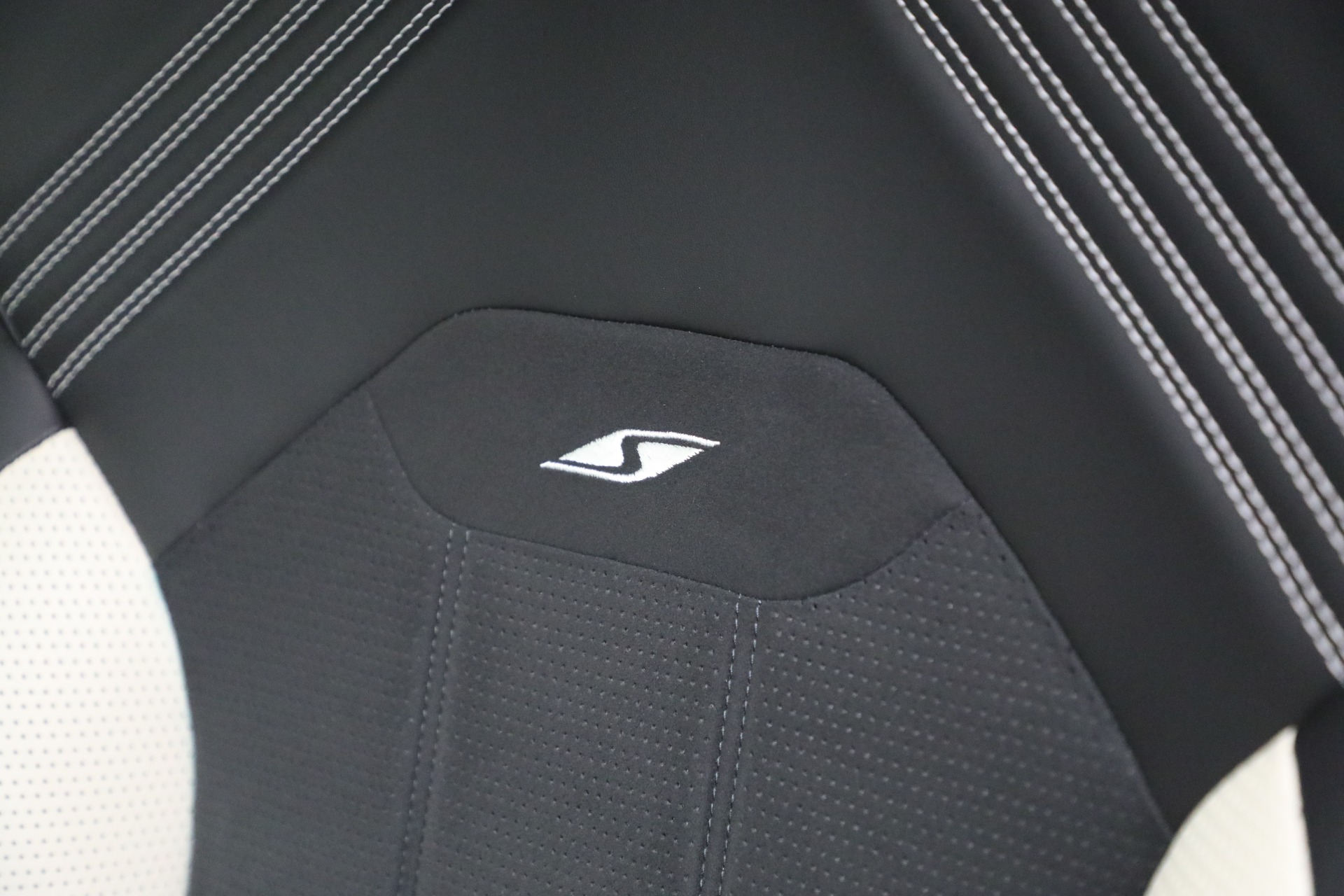 Used-2023-Bentley-Bentayga-S-V8