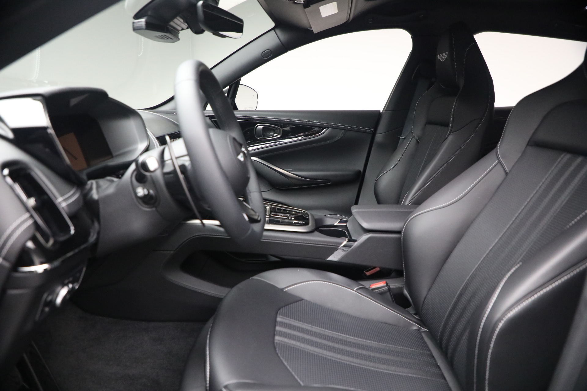 New-2026-Aston-Martin-DBX-707