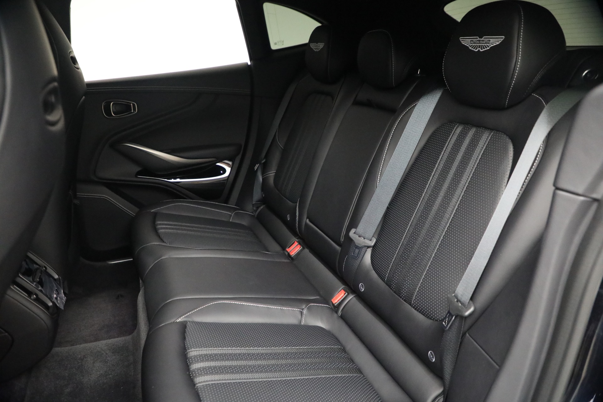 New-2026-Aston-Martin-DBX-707