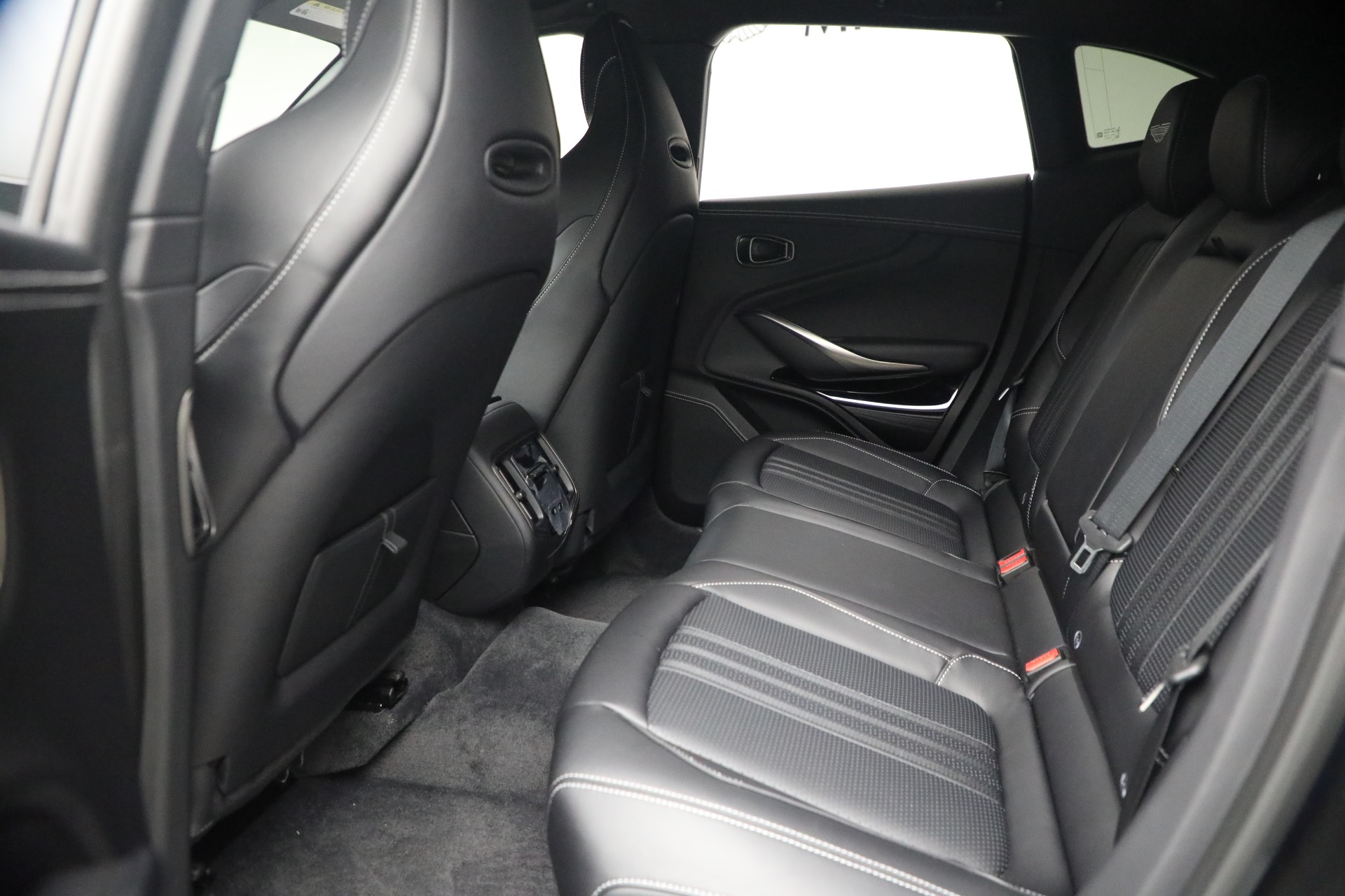 New-2026-Aston-Martin-DBX-707