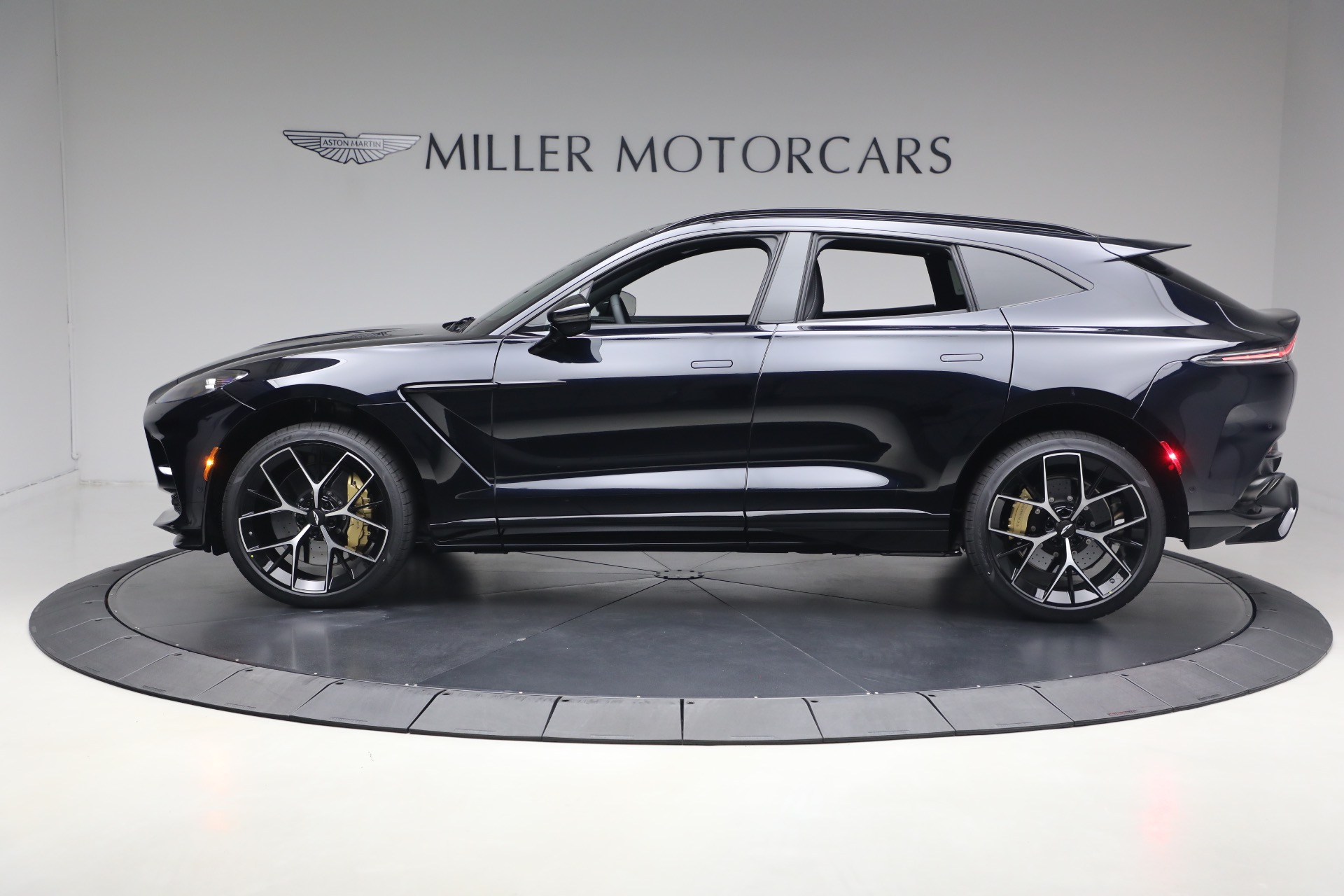 New-2026-Aston-Martin-DBX-707