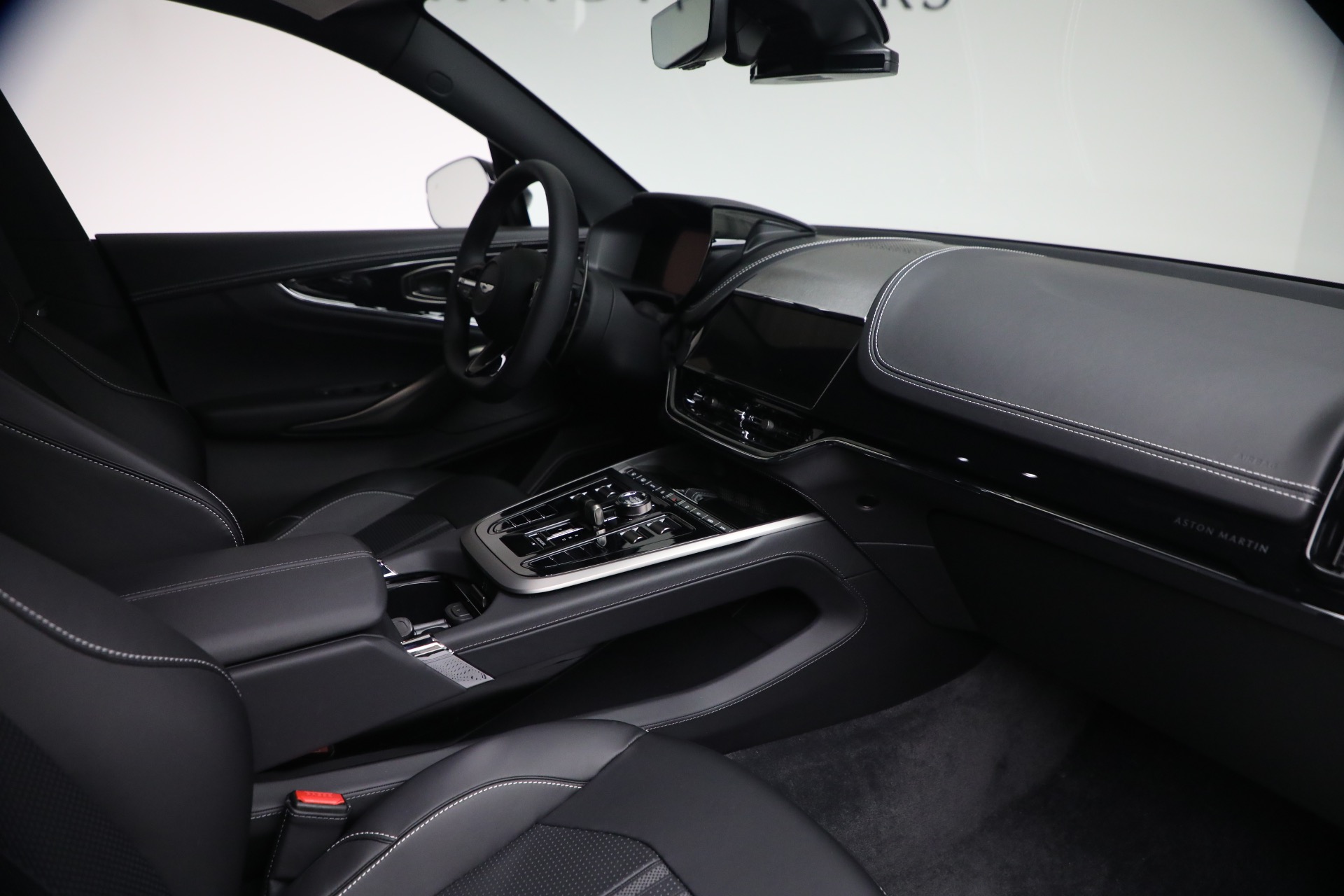 New-2026-Aston-Martin-DBX-707