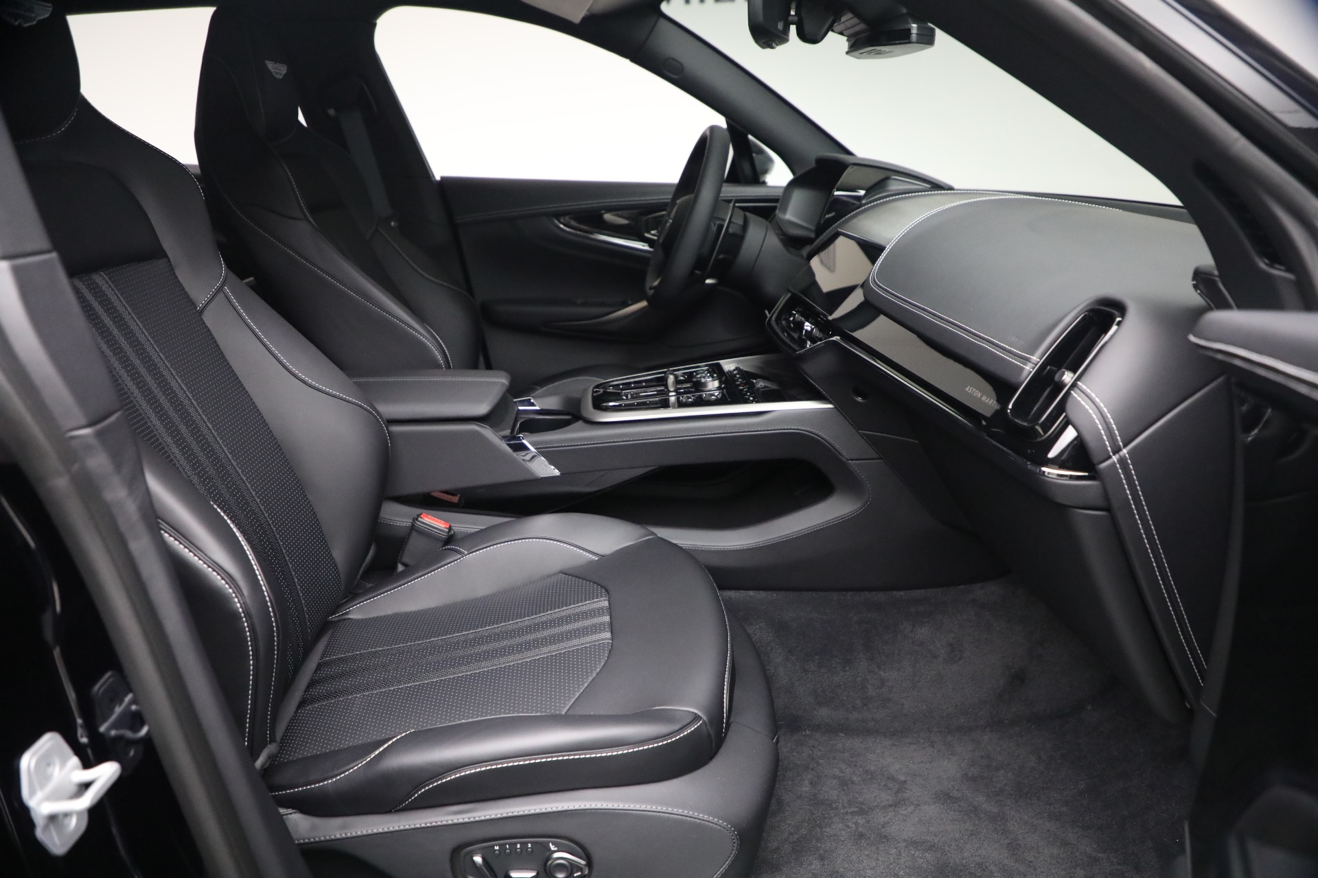 New-2026-Aston-Martin-DBX-707