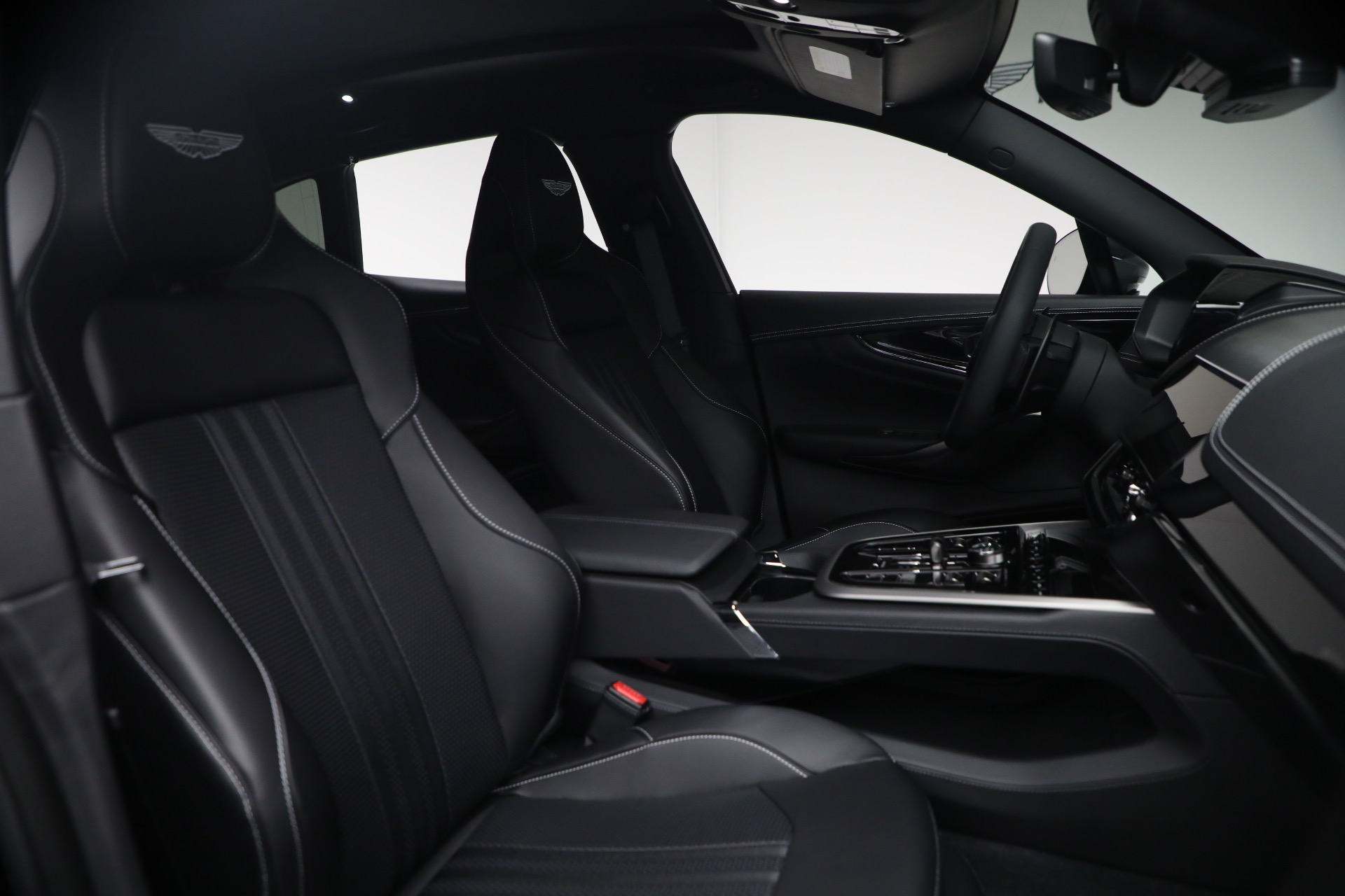 New-2026-Aston-Martin-DBX-707