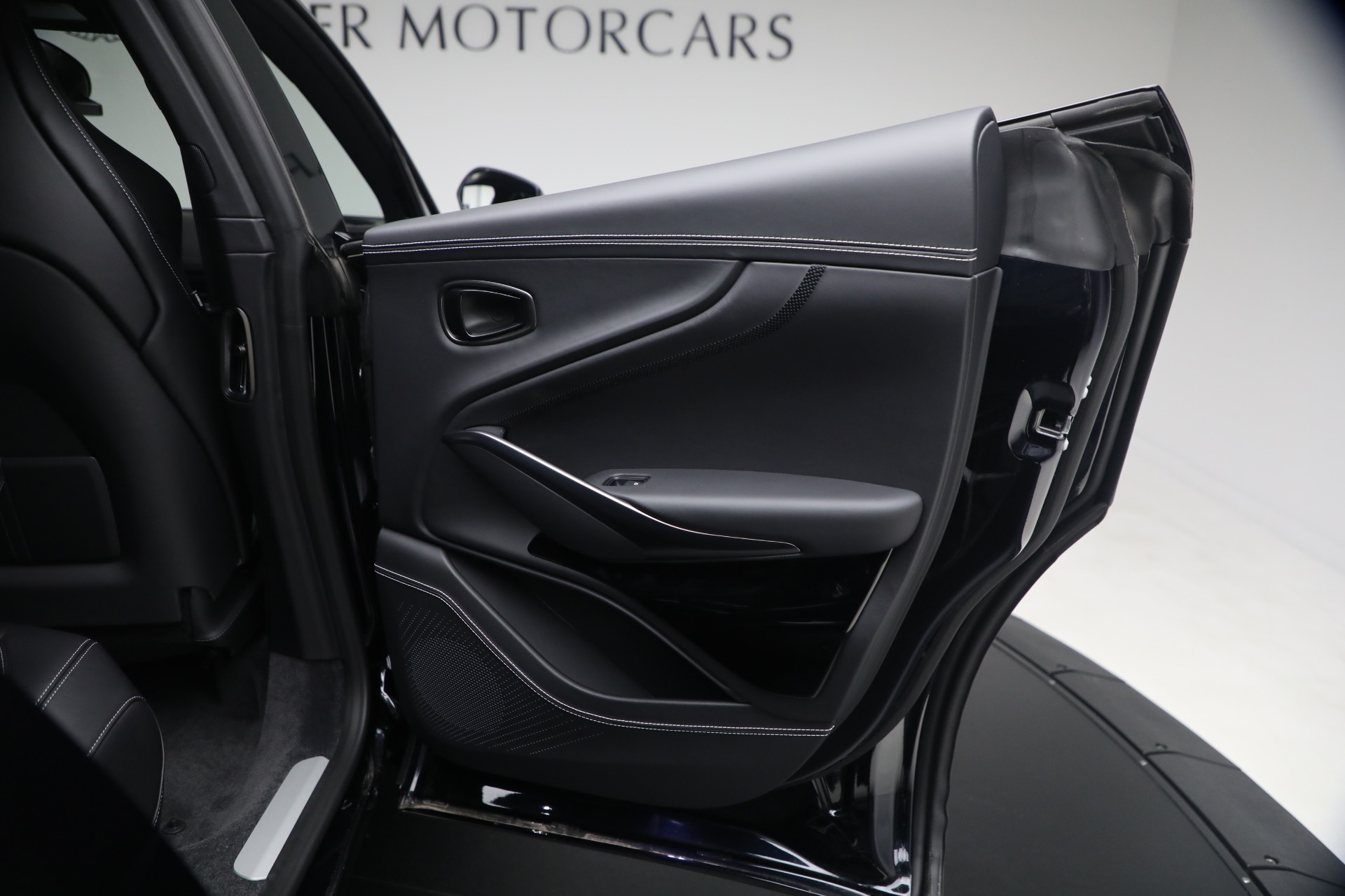 New-2026-Aston-Martin-DBX-707