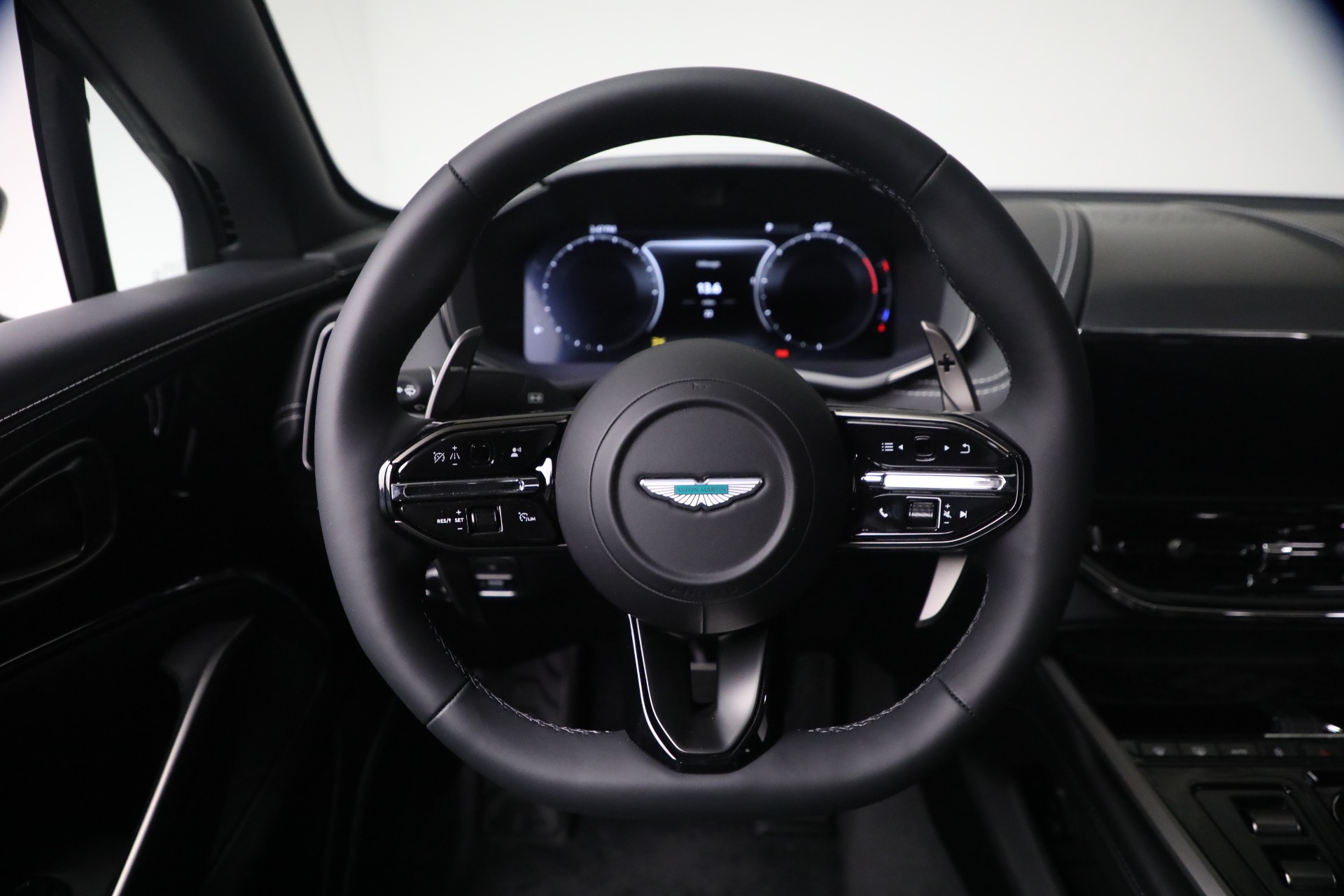 New-2026-Aston-Martin-DBX-707