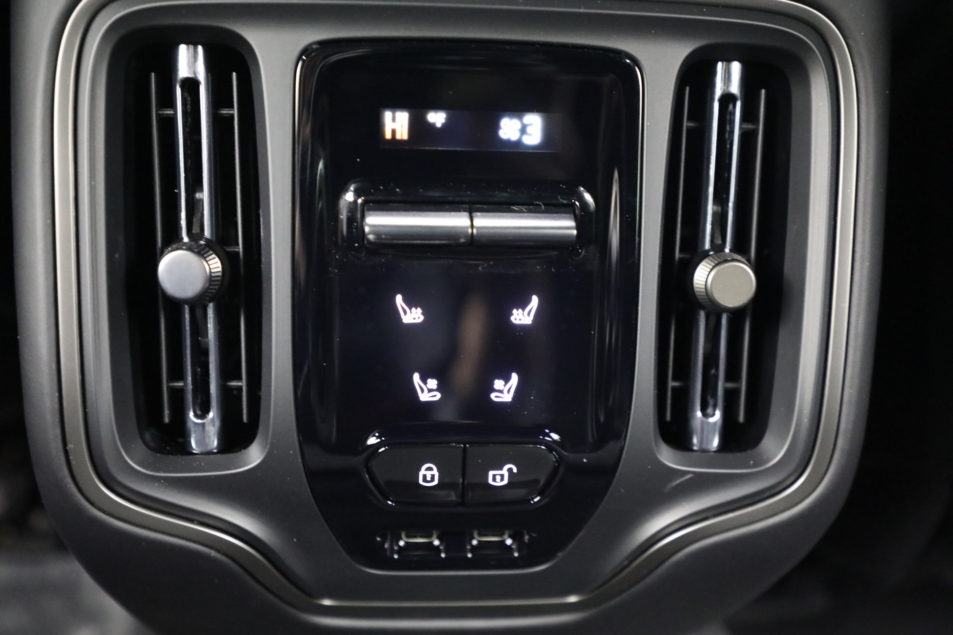 New-2026-Aston-Martin-DBX-707