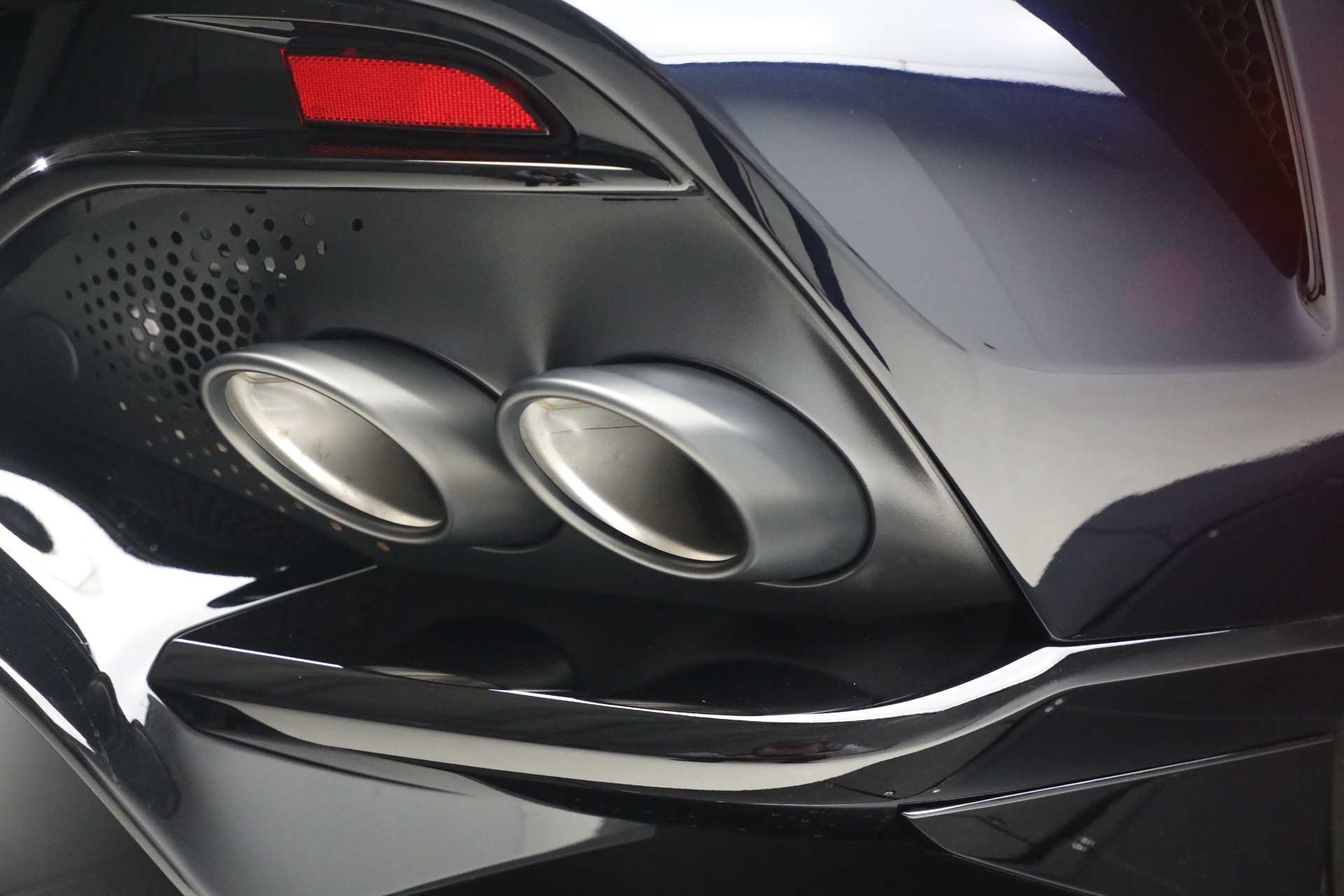 New-2026-Aston-Martin-DBX-707