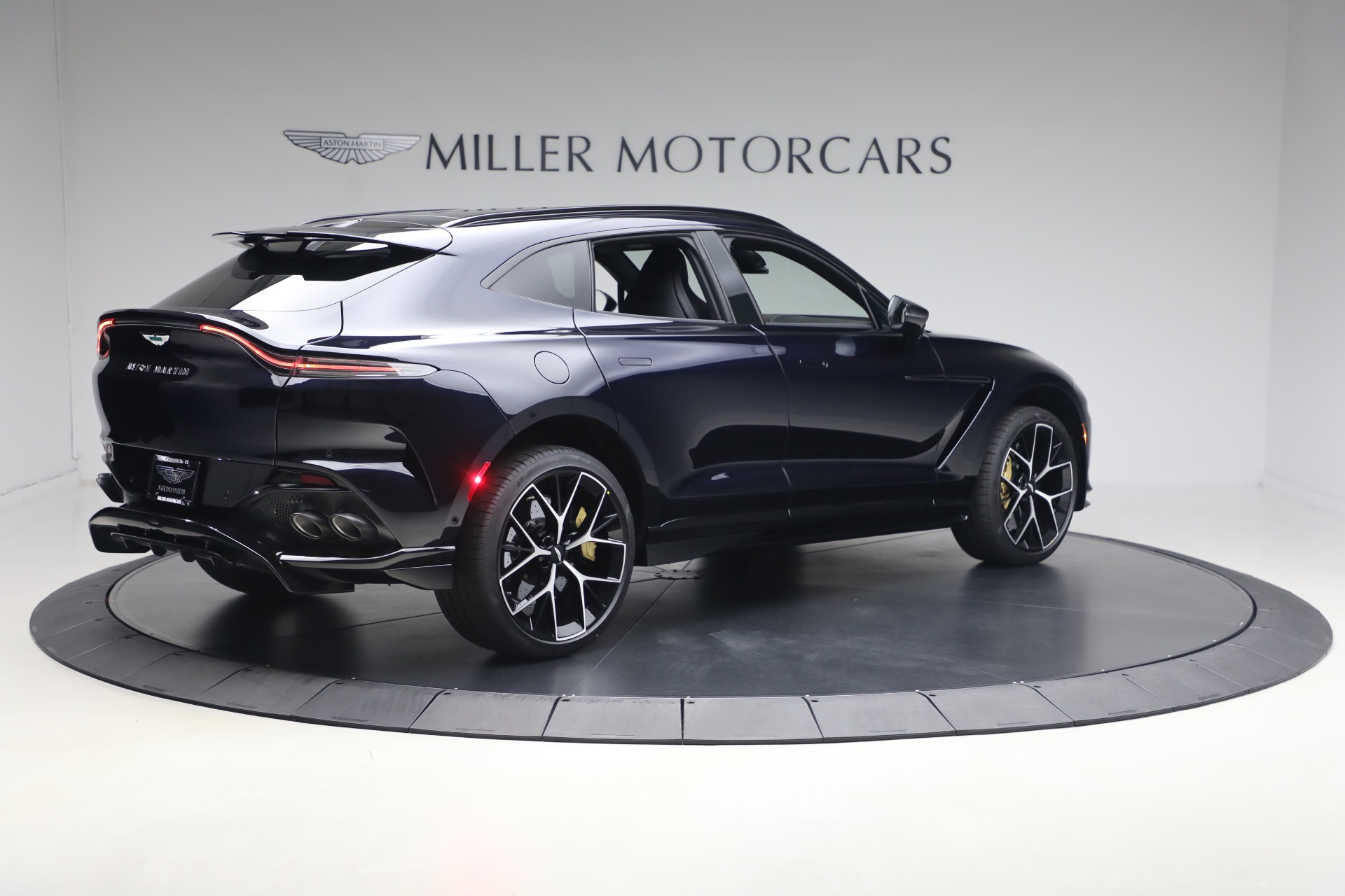 New-2026-Aston-Martin-DBX-707