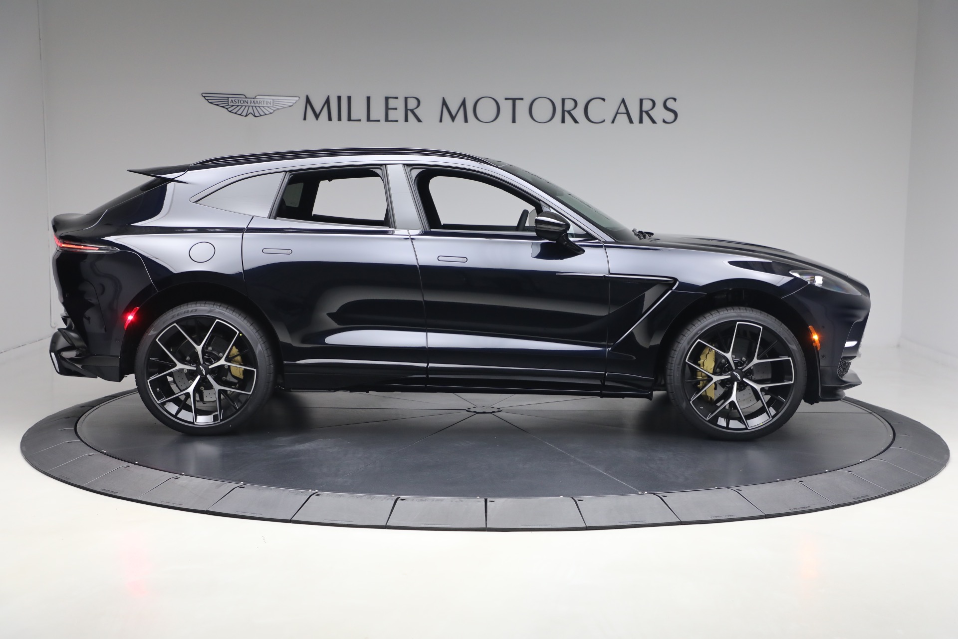 New-2026-Aston-Martin-DBX-707