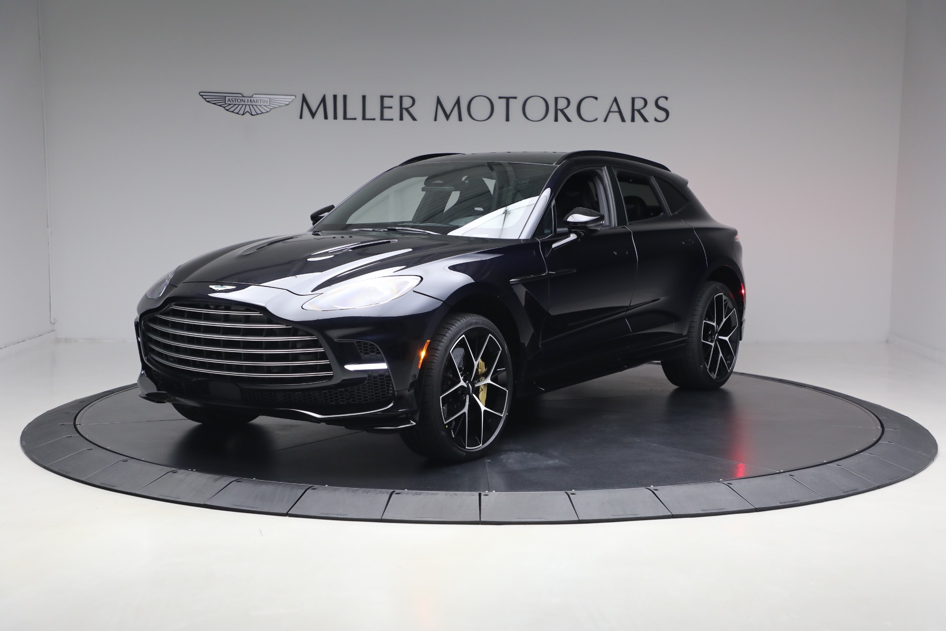 New-2026-Aston-Martin-DBX-707