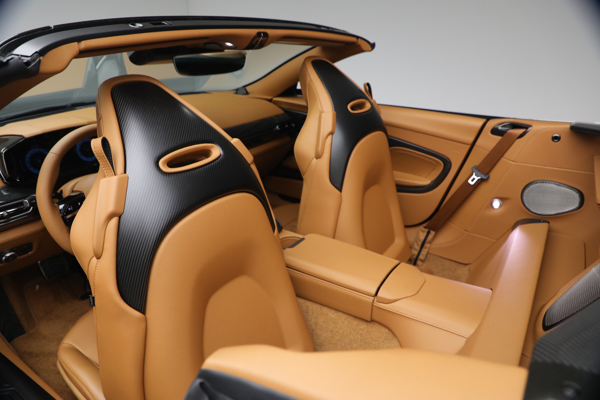 New-2026-Aston-Martin-Vanquish-Volante