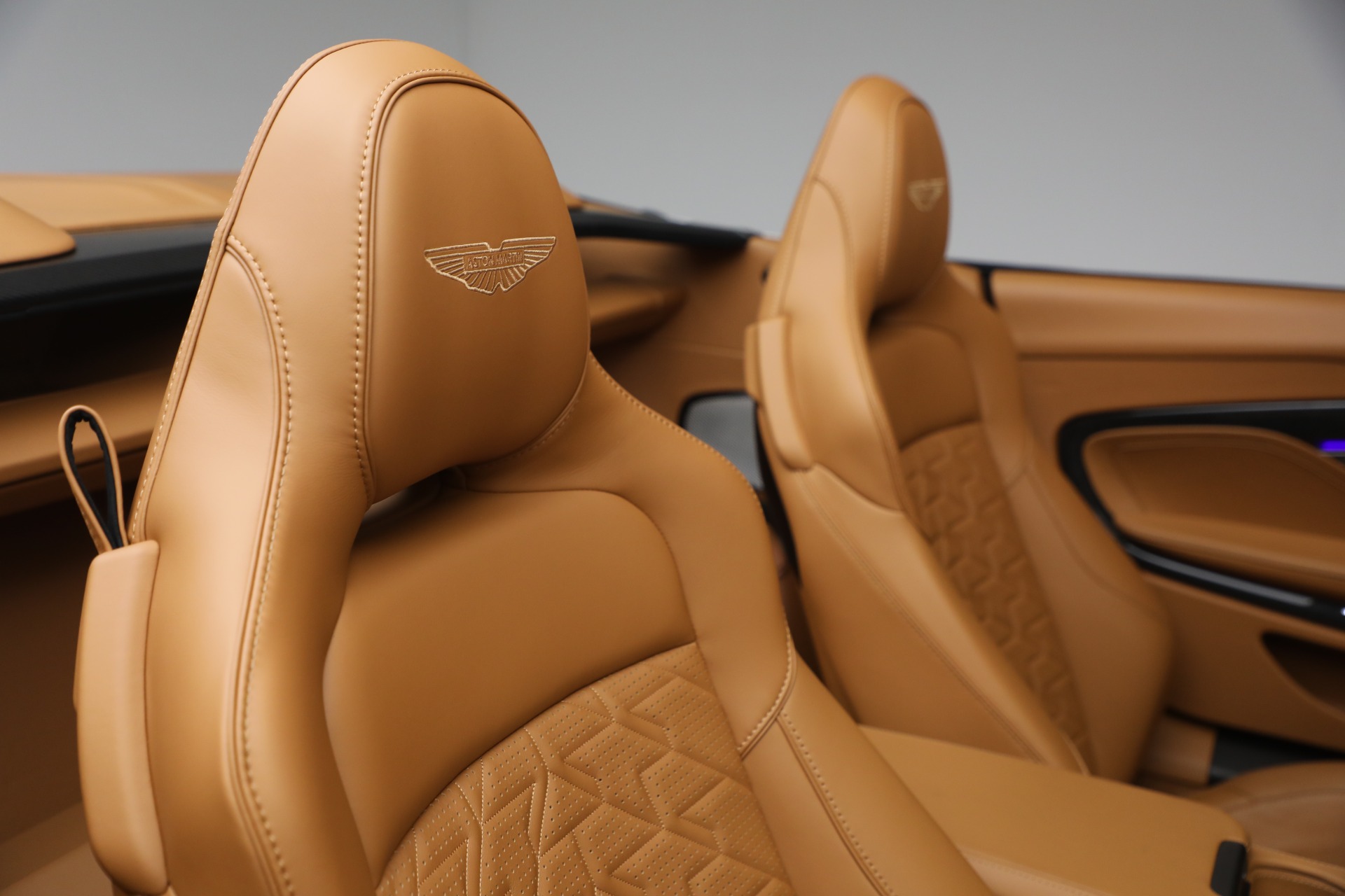 New-2026-Aston-Martin-Vanquish-Volante