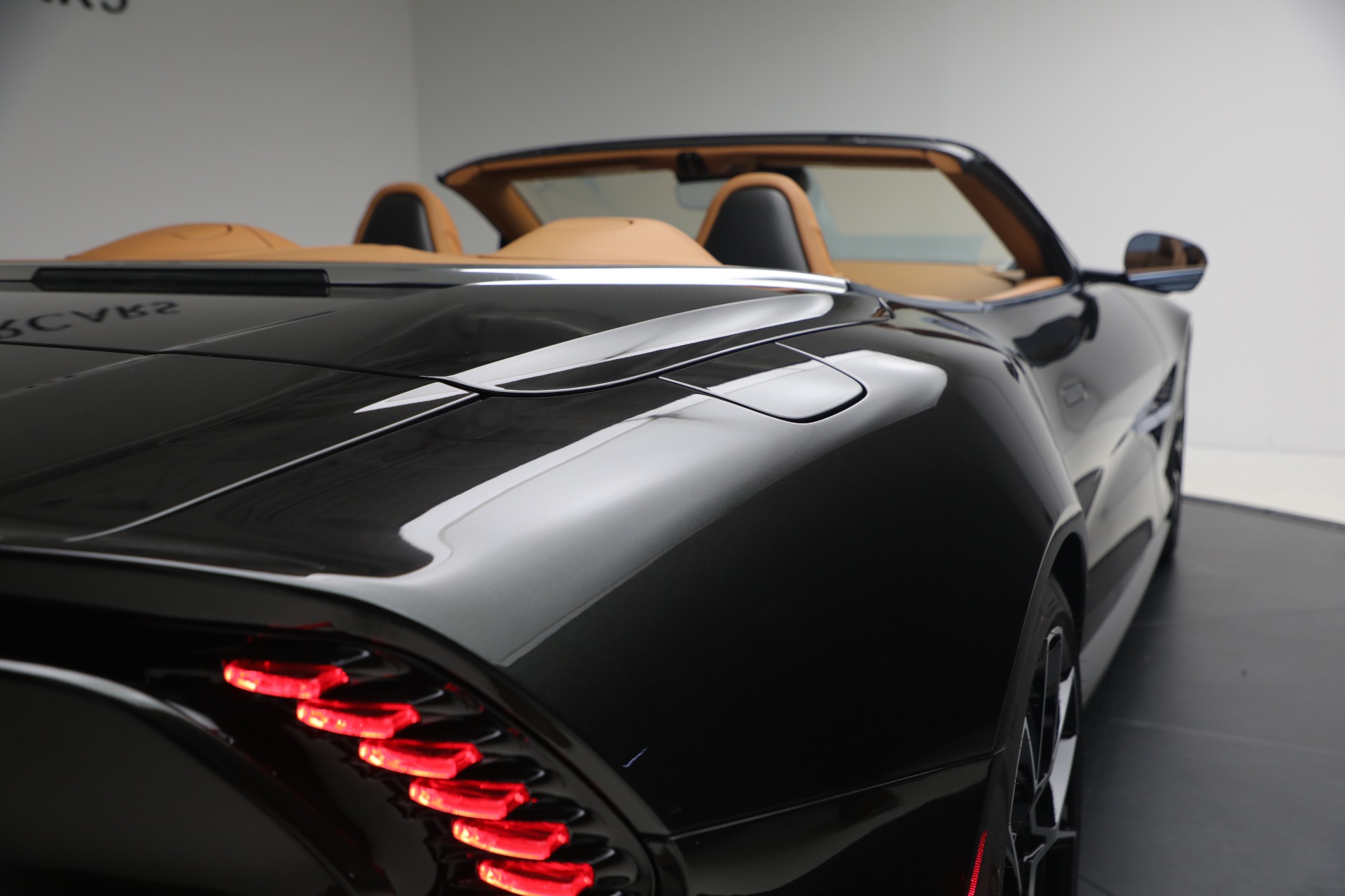 New-2026-Aston-Martin-Vanquish-Volante