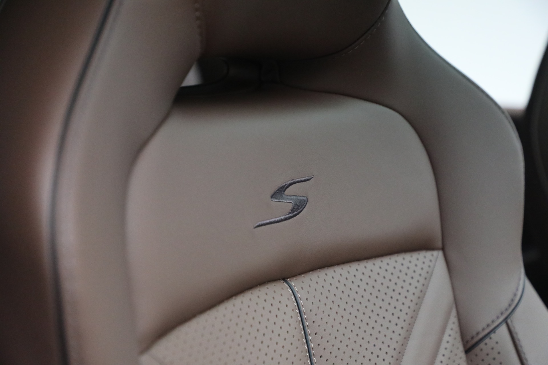Used-2026-Aston-Martin-DBX-S