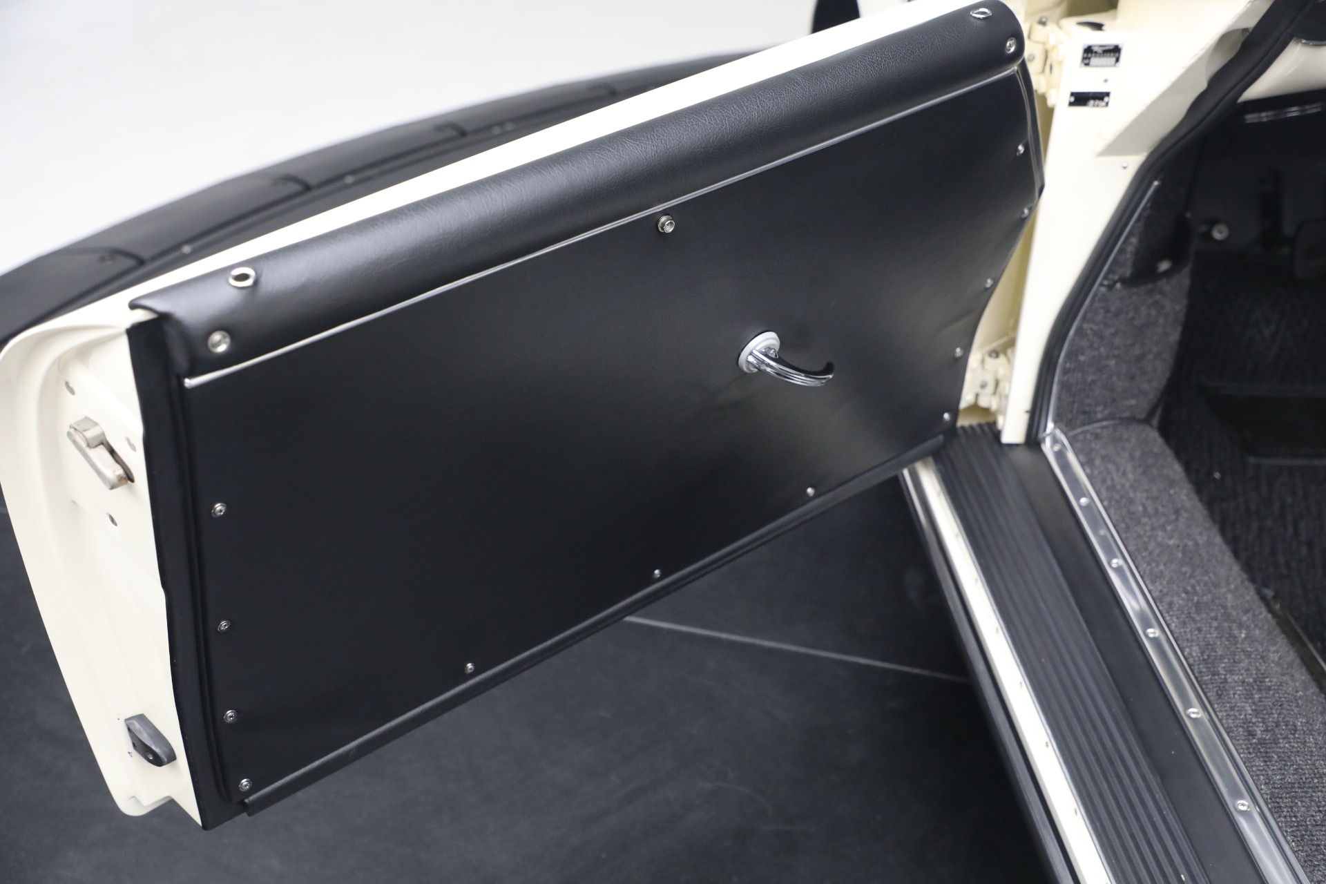 Used-1957-Porsche-356-Speedster-1600-Super