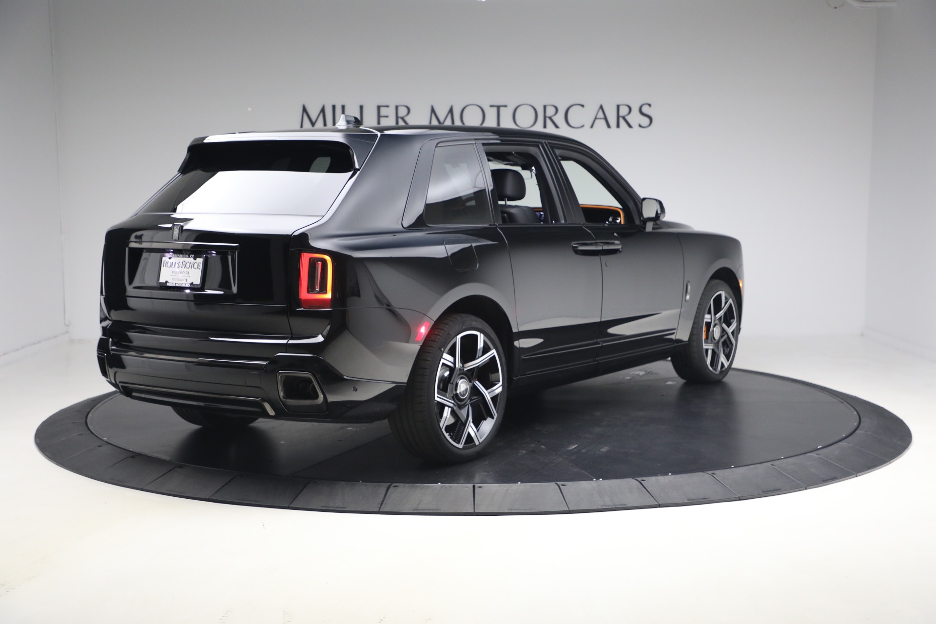 New-2026-Rolls-Royce-Black-Badge-Cullinan