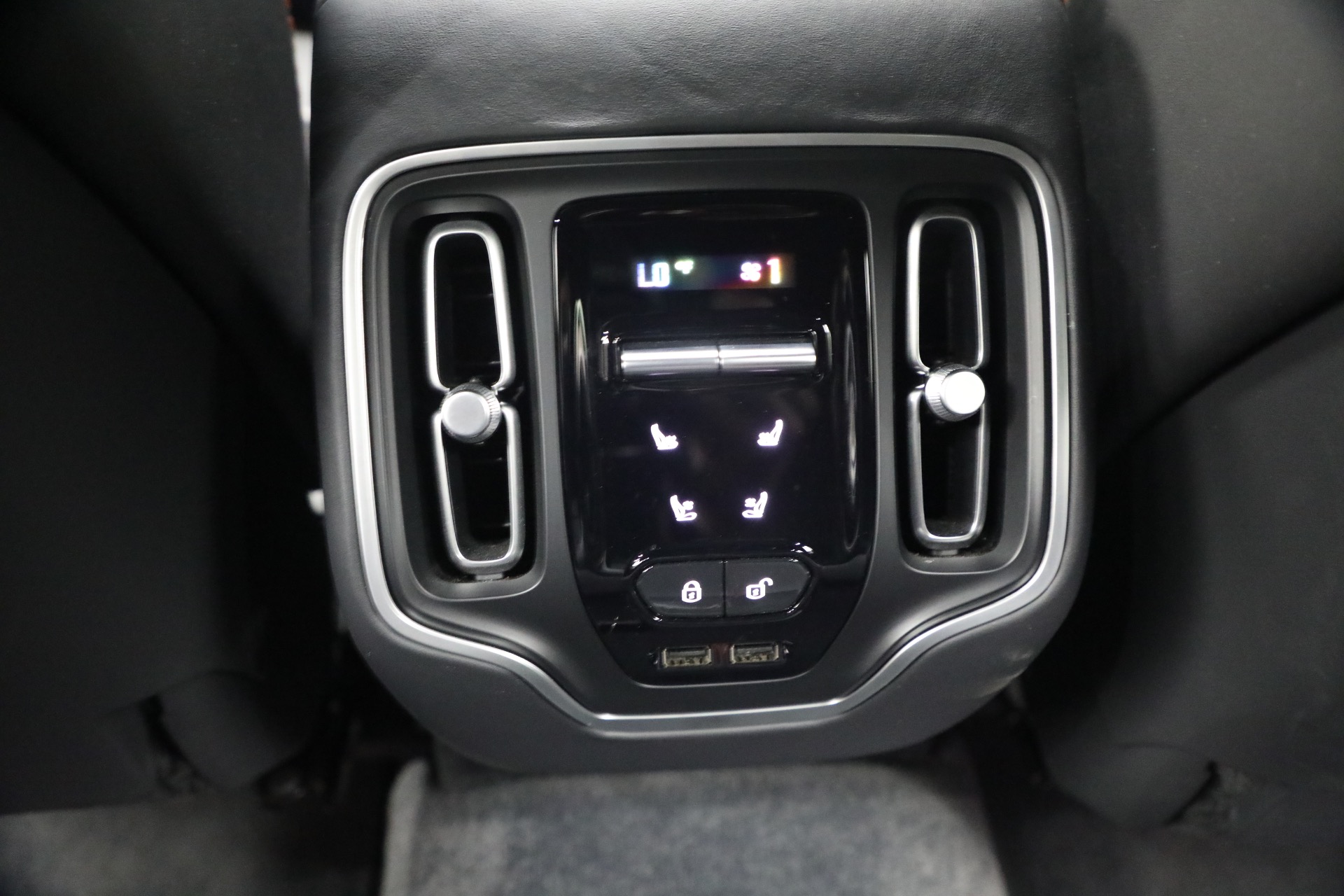 Used-2023-Aston-Martin-DBX-707