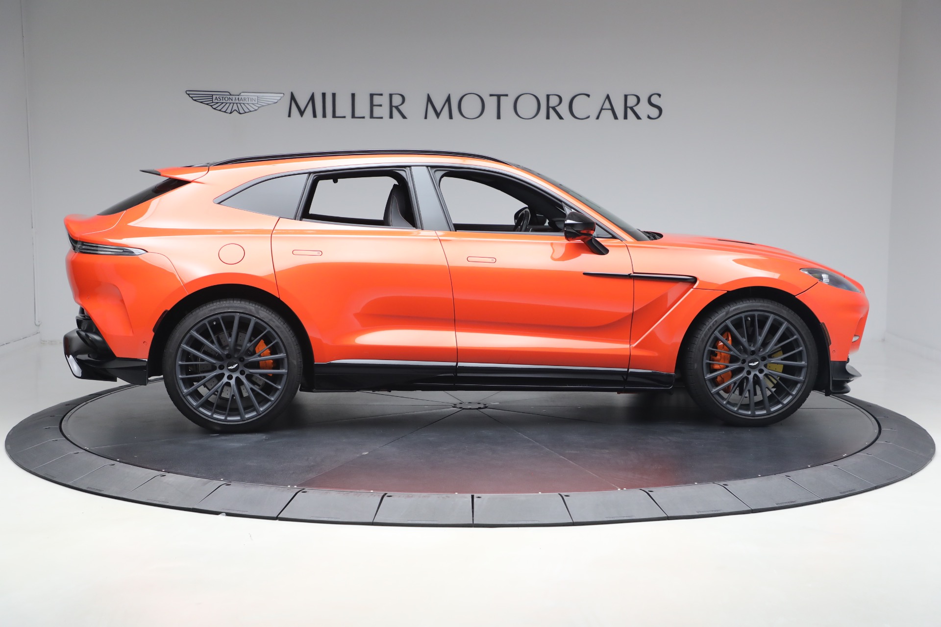 Used-2023-Aston-Martin-DBX-707