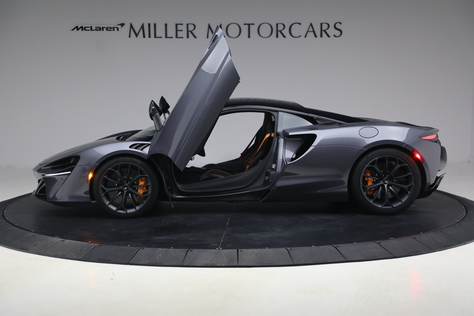 Used-2024-McLaren-Artura-Performance