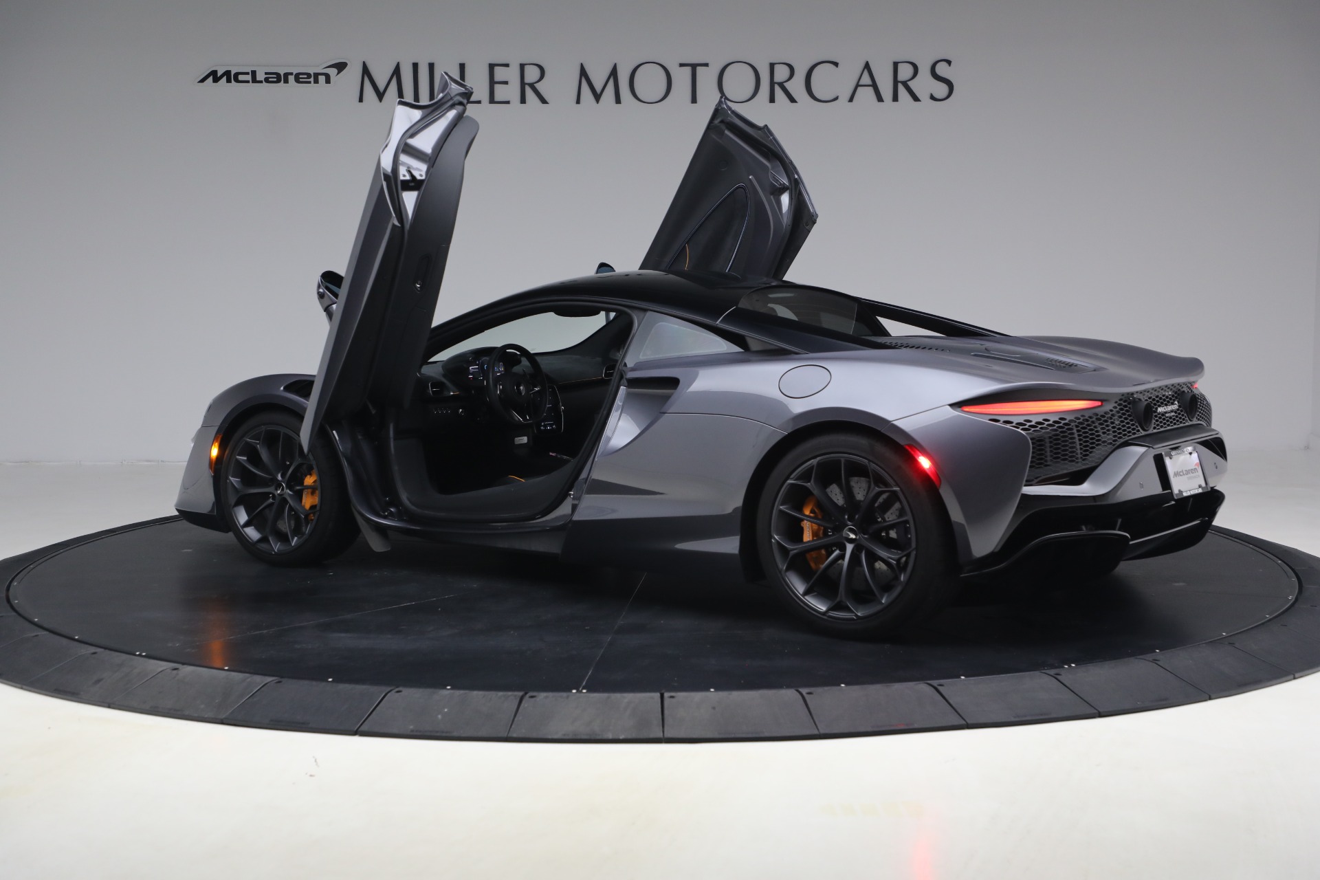 Used-2024-McLaren-Artura-Performance