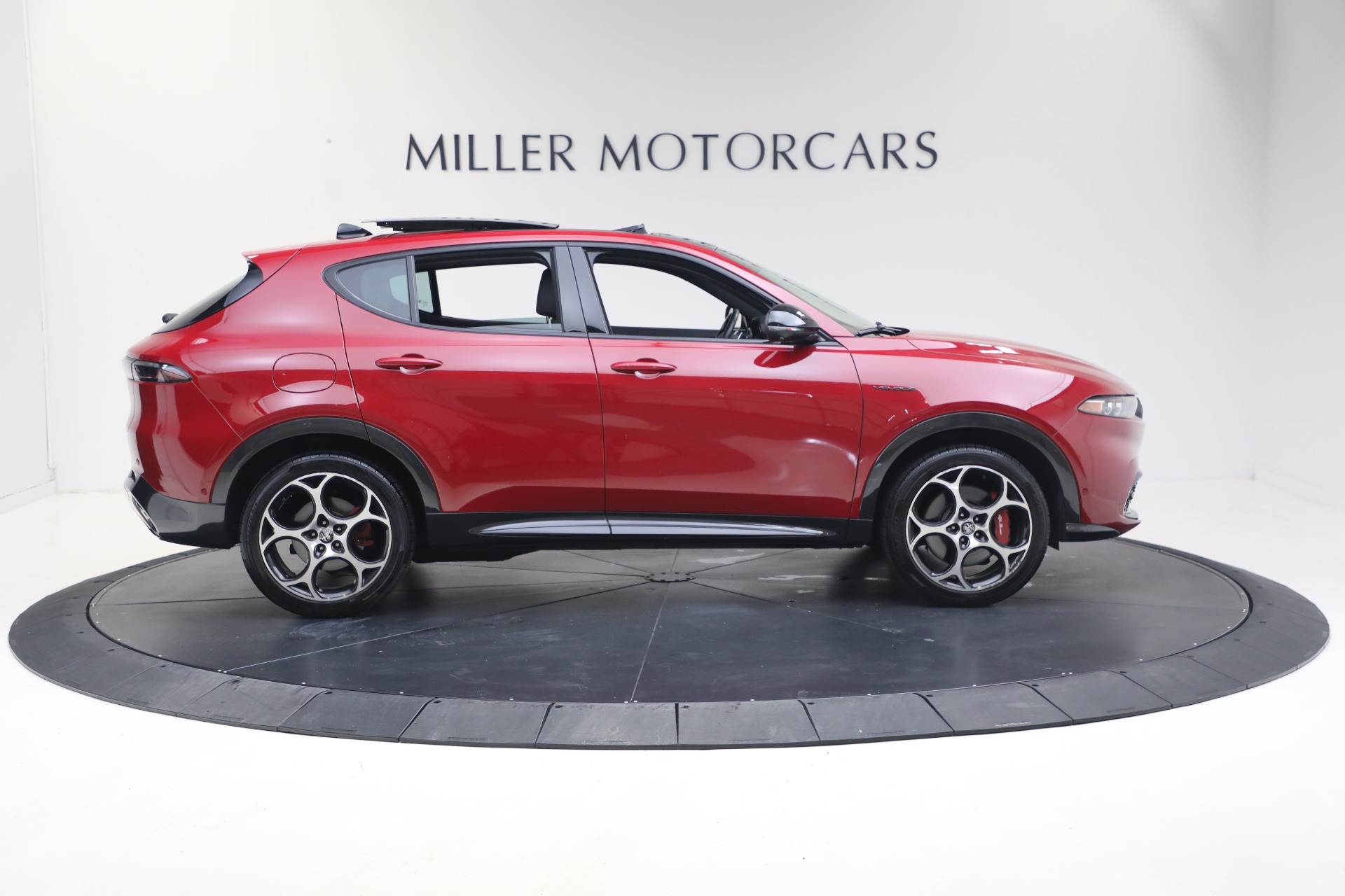 Used-2024-Alfa-Romeo-Tonale-Hybrid-Veloce