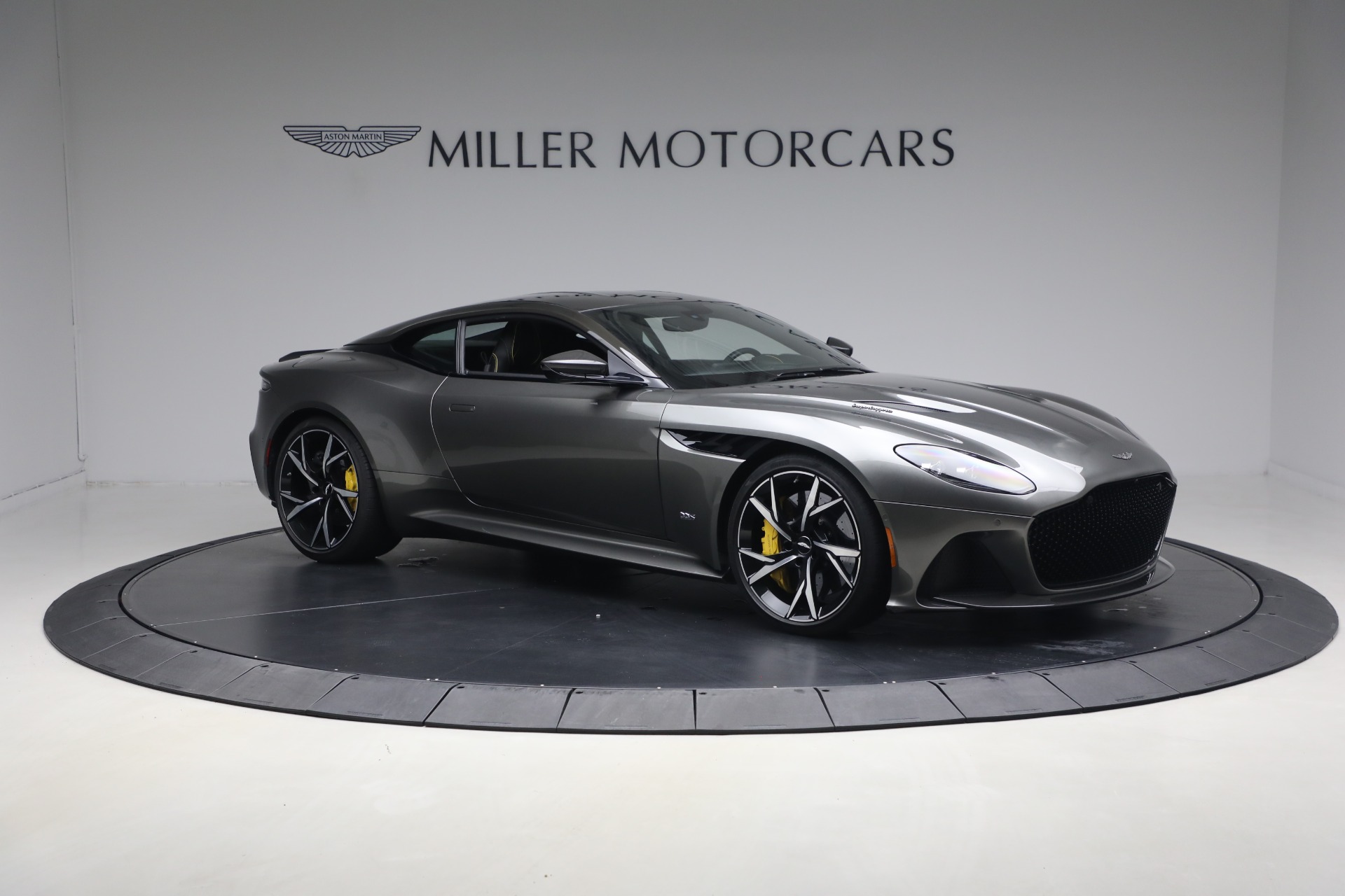Used-2019-Aston-Martin-DBS-Superleggera