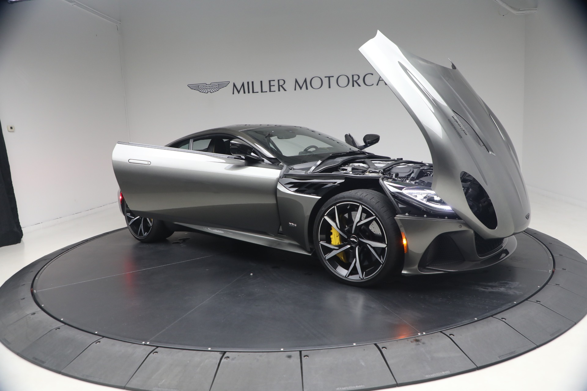 Used-2019-Aston-Martin-DBS-Superleggera